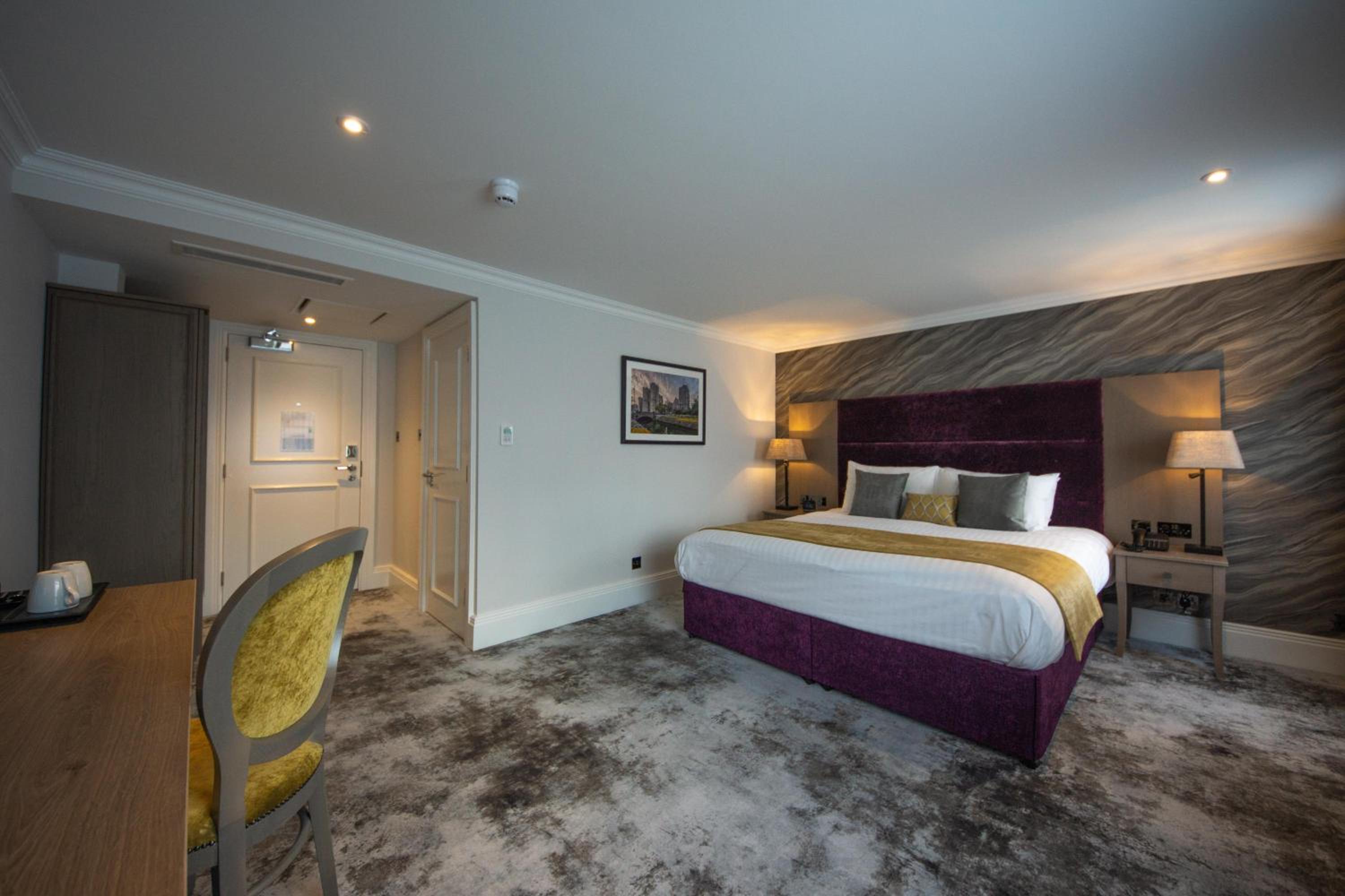 Executive King Room - Non-Smoking - Photo 2
