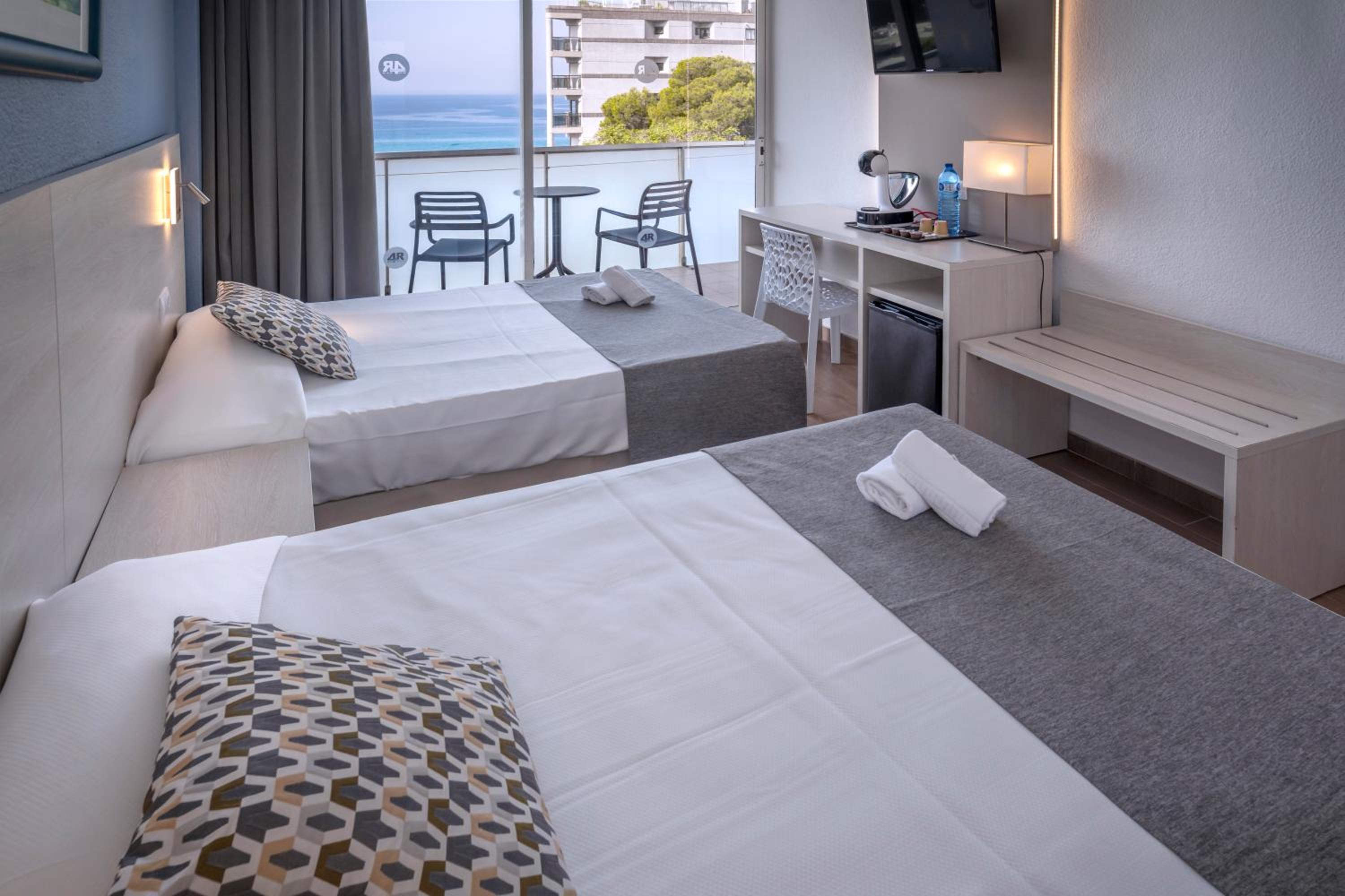 Double Room with Sea View (2 Adults) - Photo 5