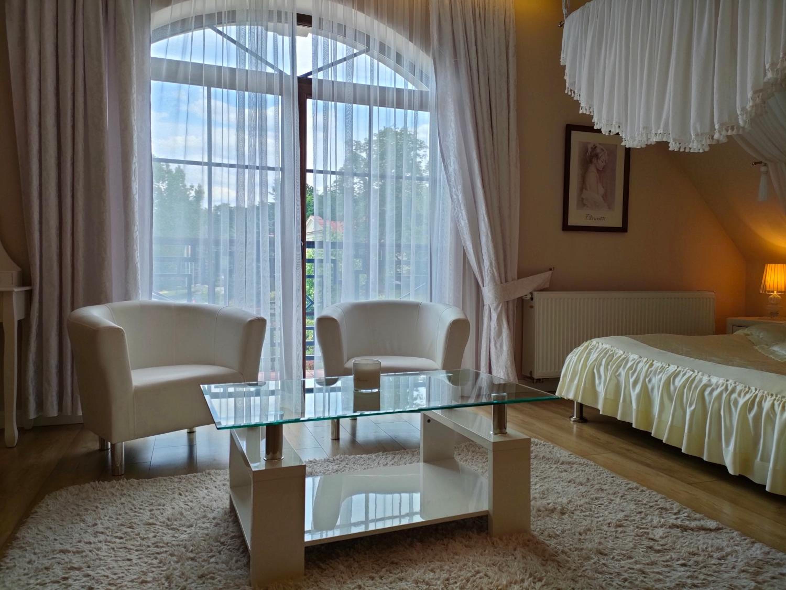 Apartment with Balcony photo 3