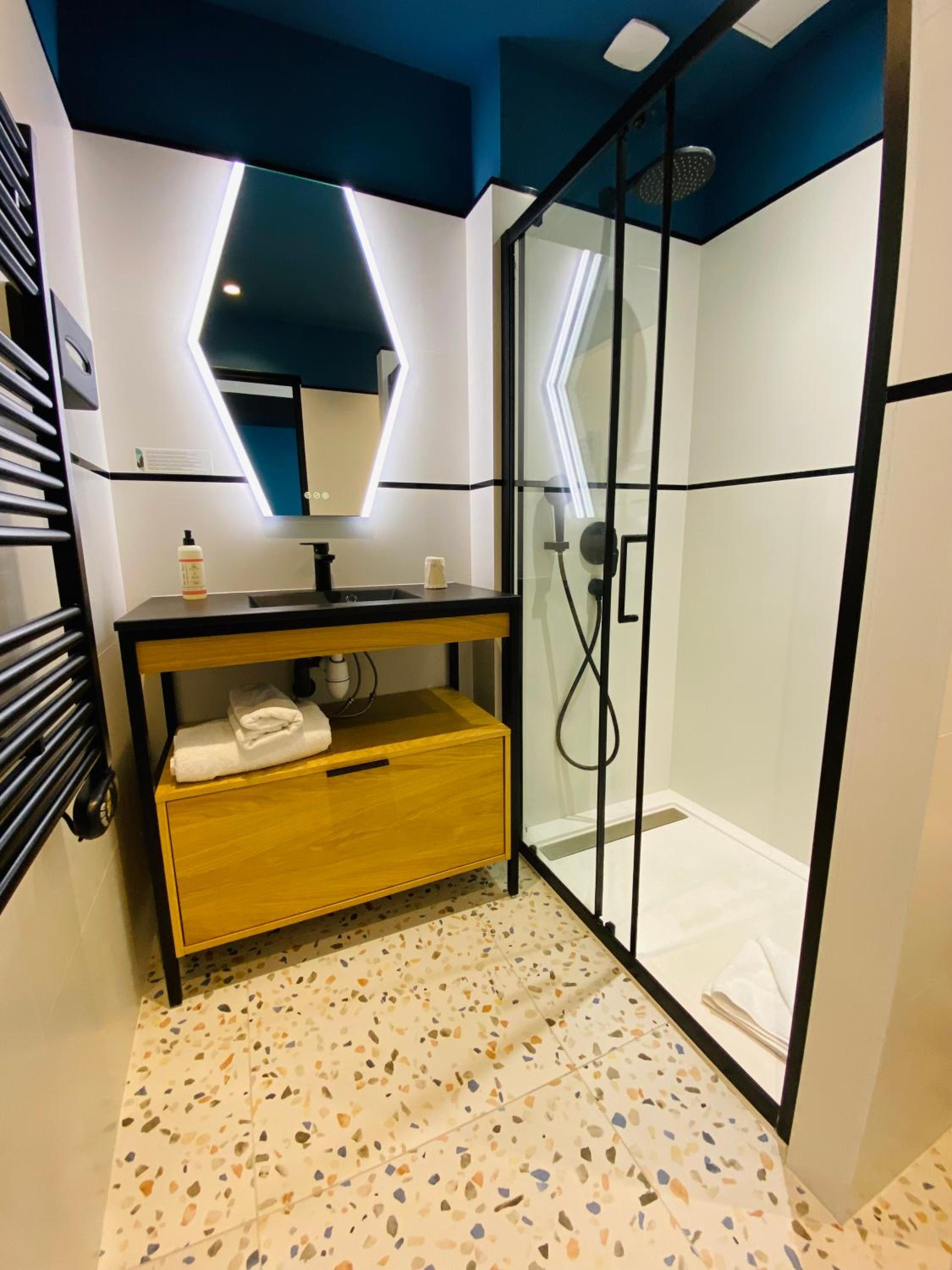 Two Connecting Rooms (Double and Single) - Photo 4