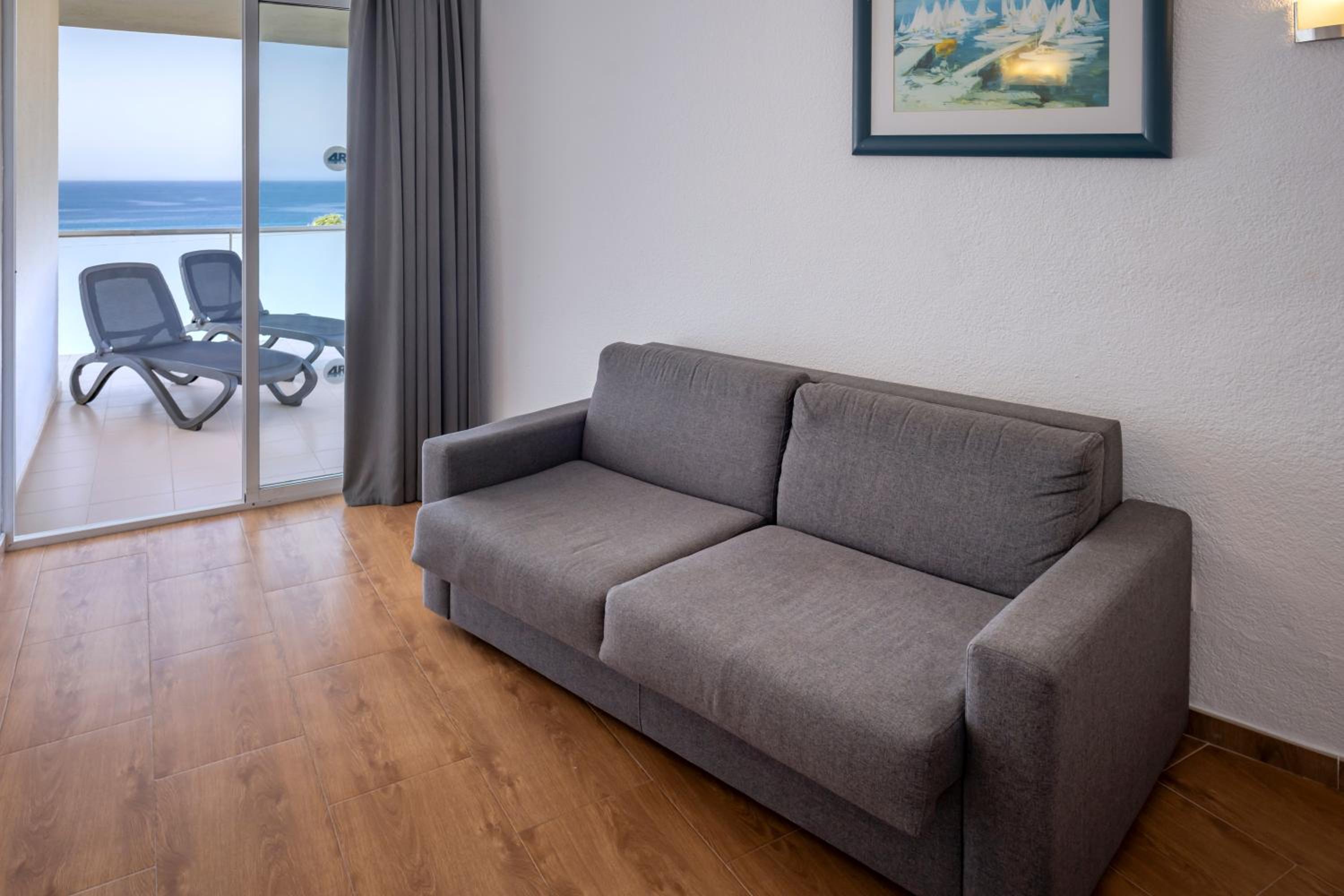 Junior Suite (2 Adults + 2 Children) - Photo 5