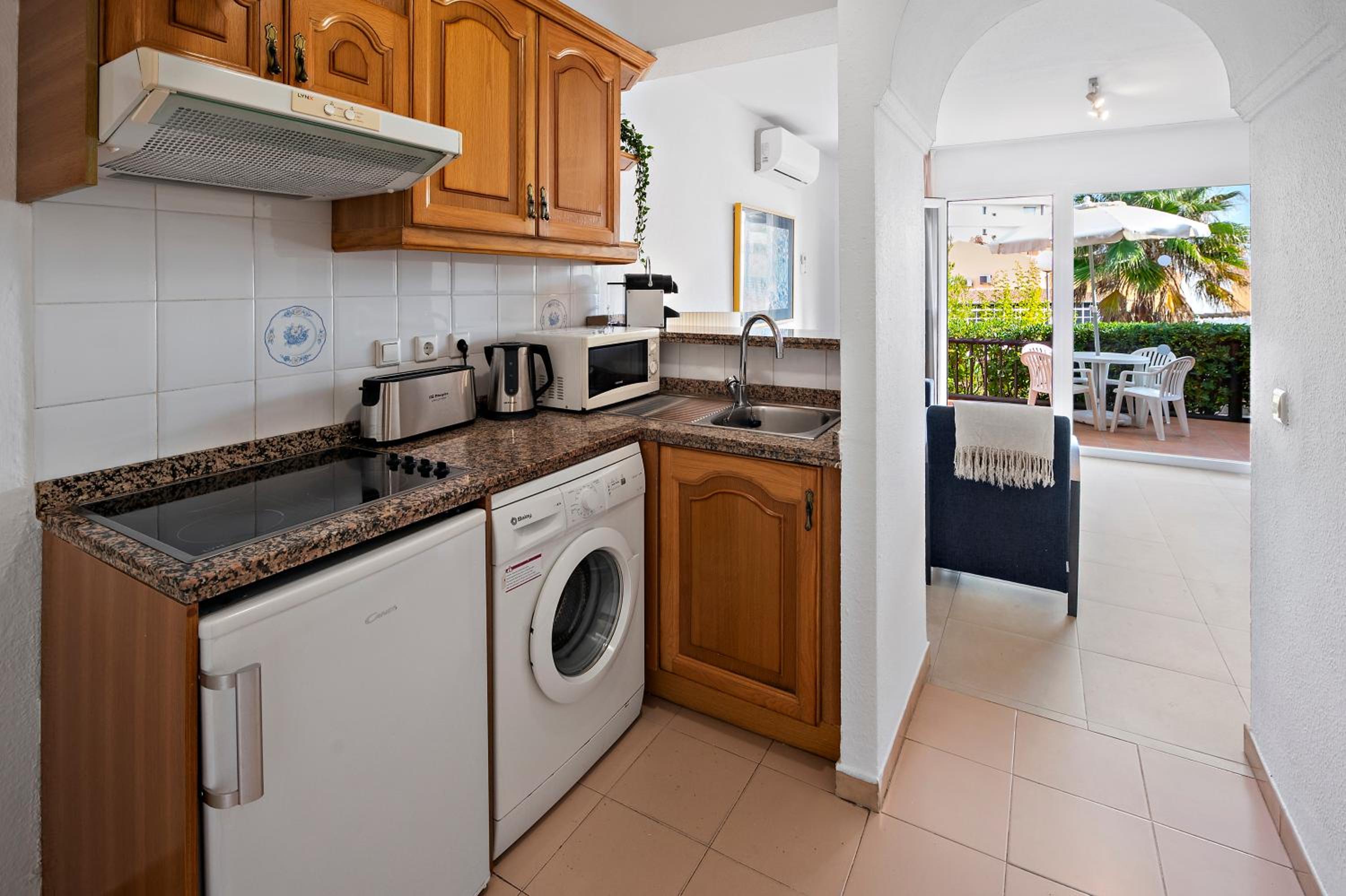 Classic One Bedroom Apartment - Photo 5