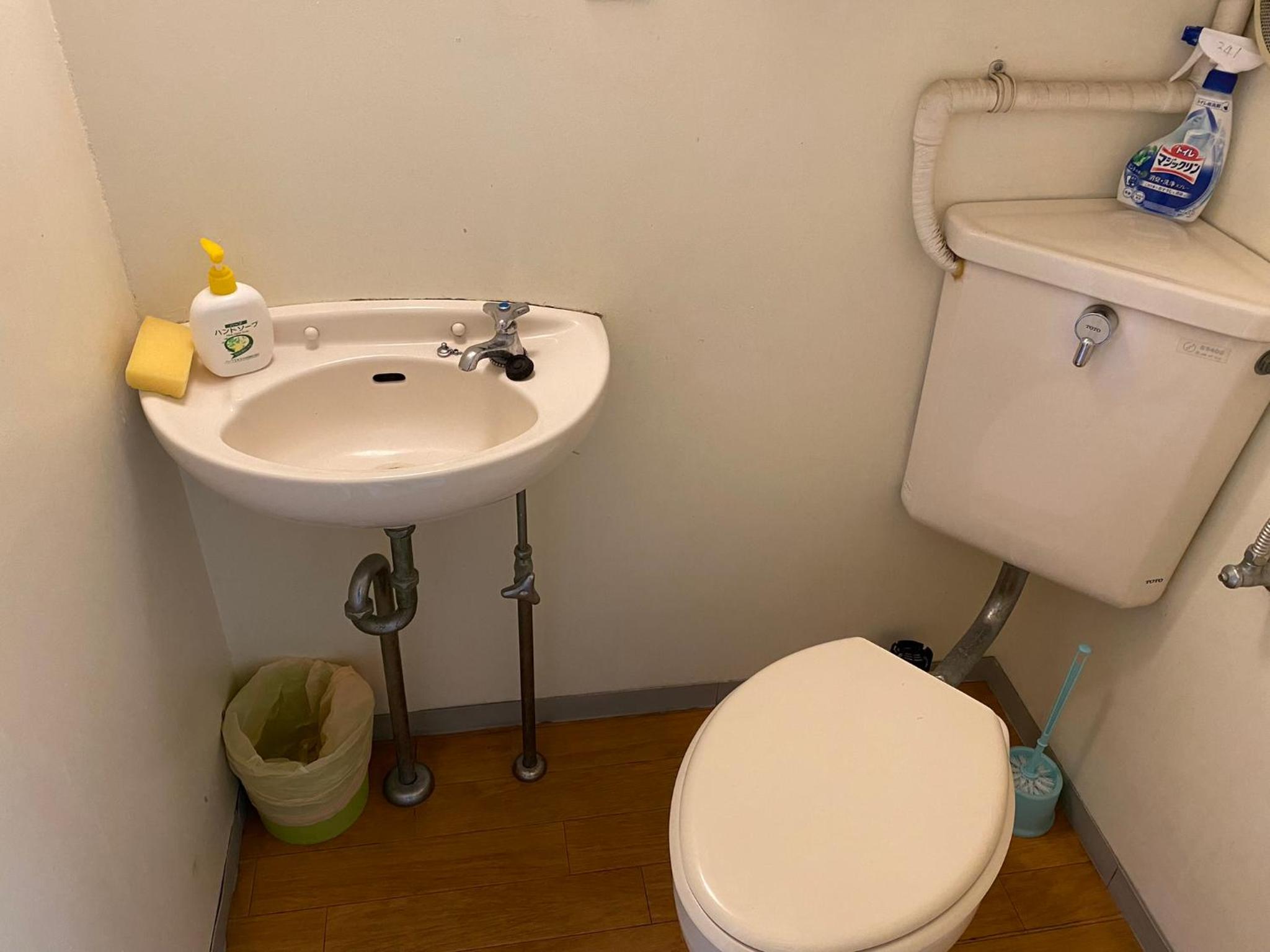 Single Room with Shared Bathroom photo 2