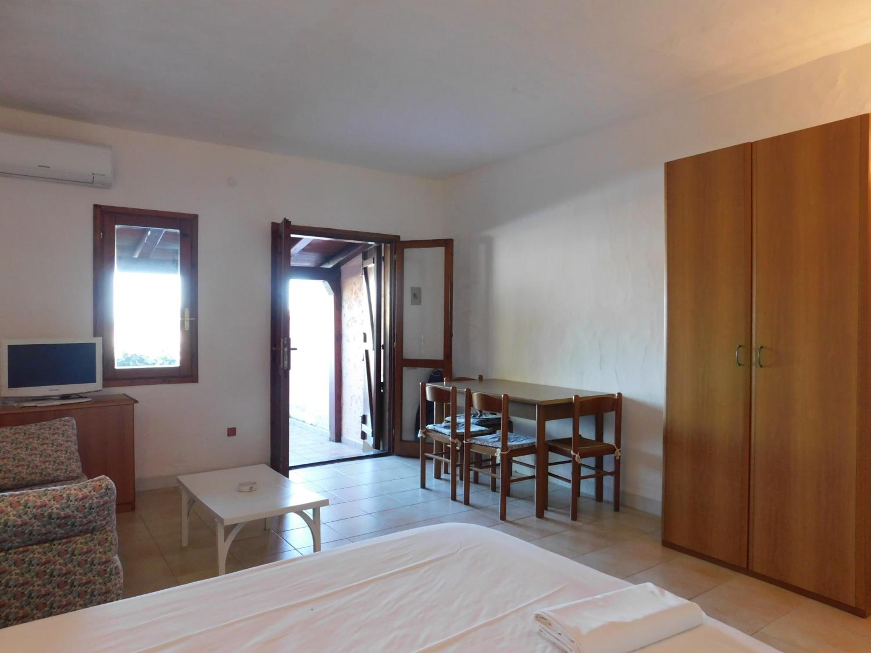 One-Bedroom House photo 3