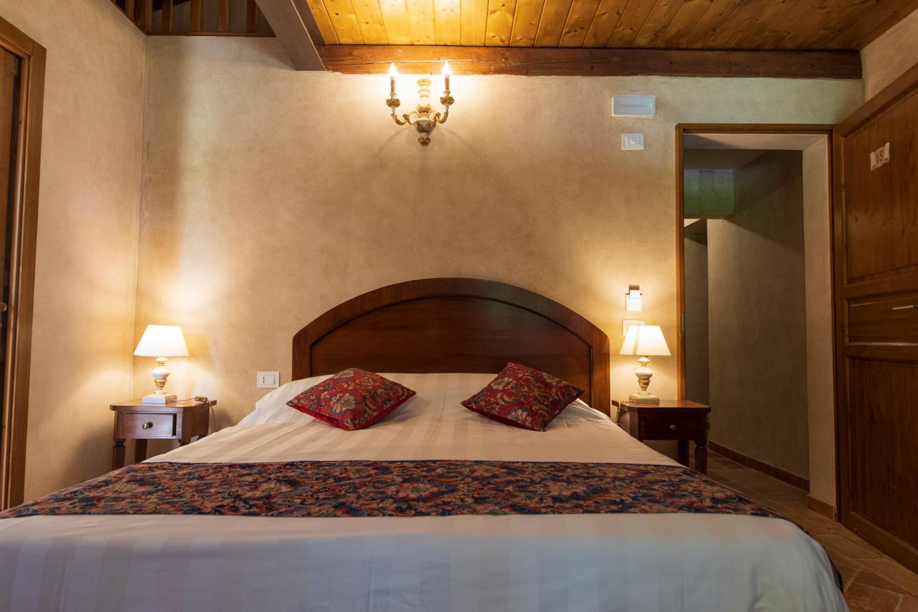 Classic Quadruple Room - Photo 11