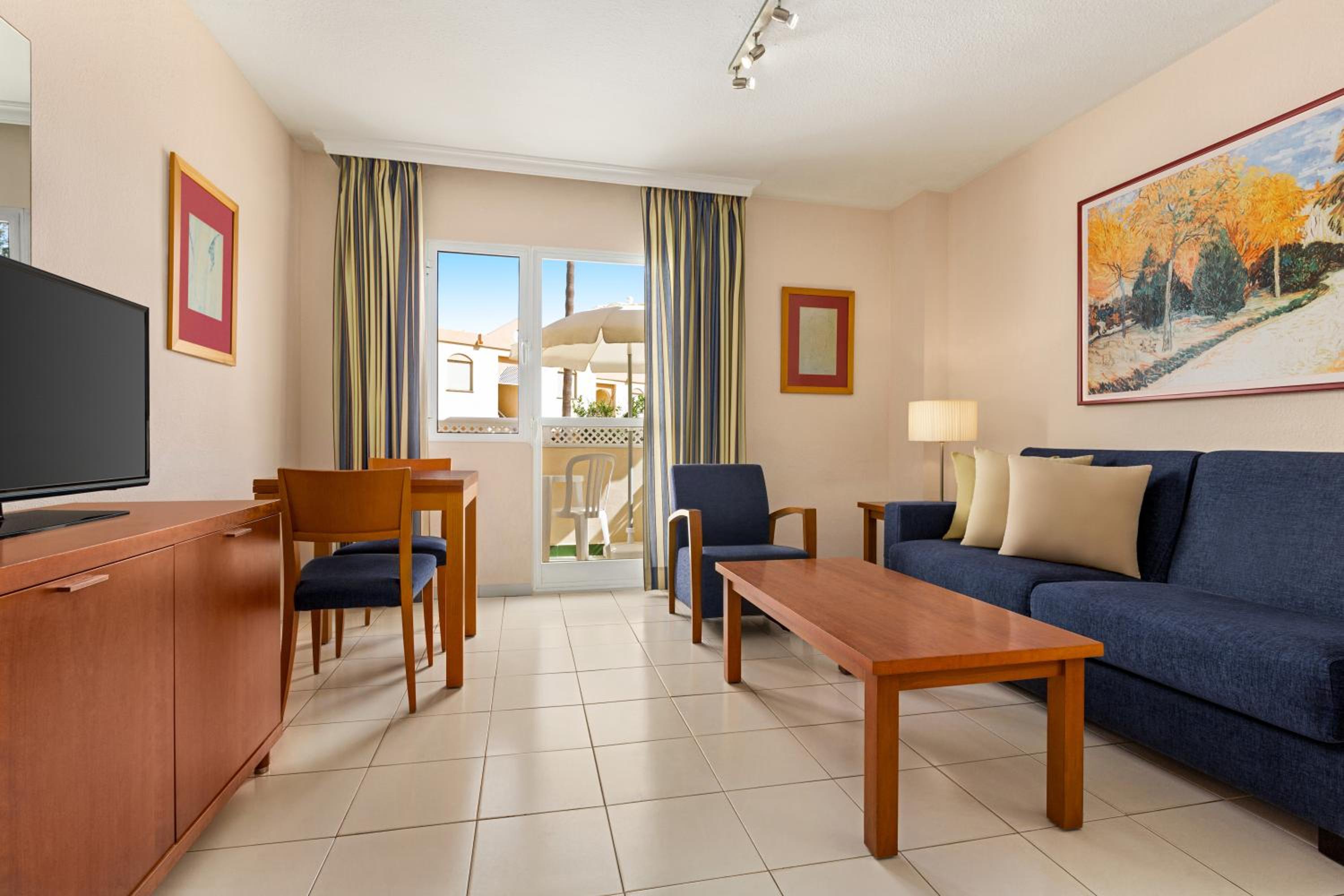 Classic Two Bedroom Apartment - Photo 5