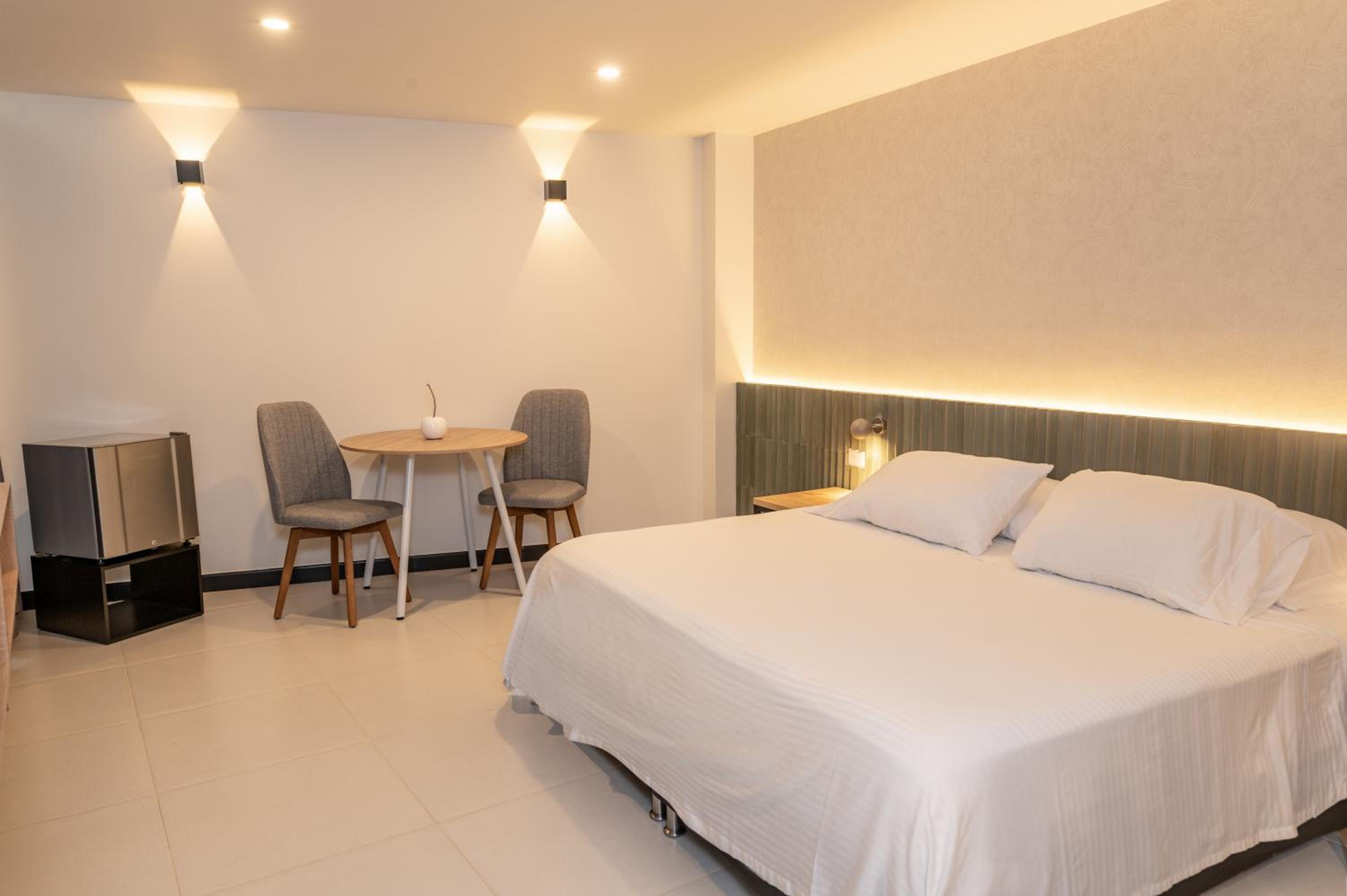 Queen Suite with Spa Bath