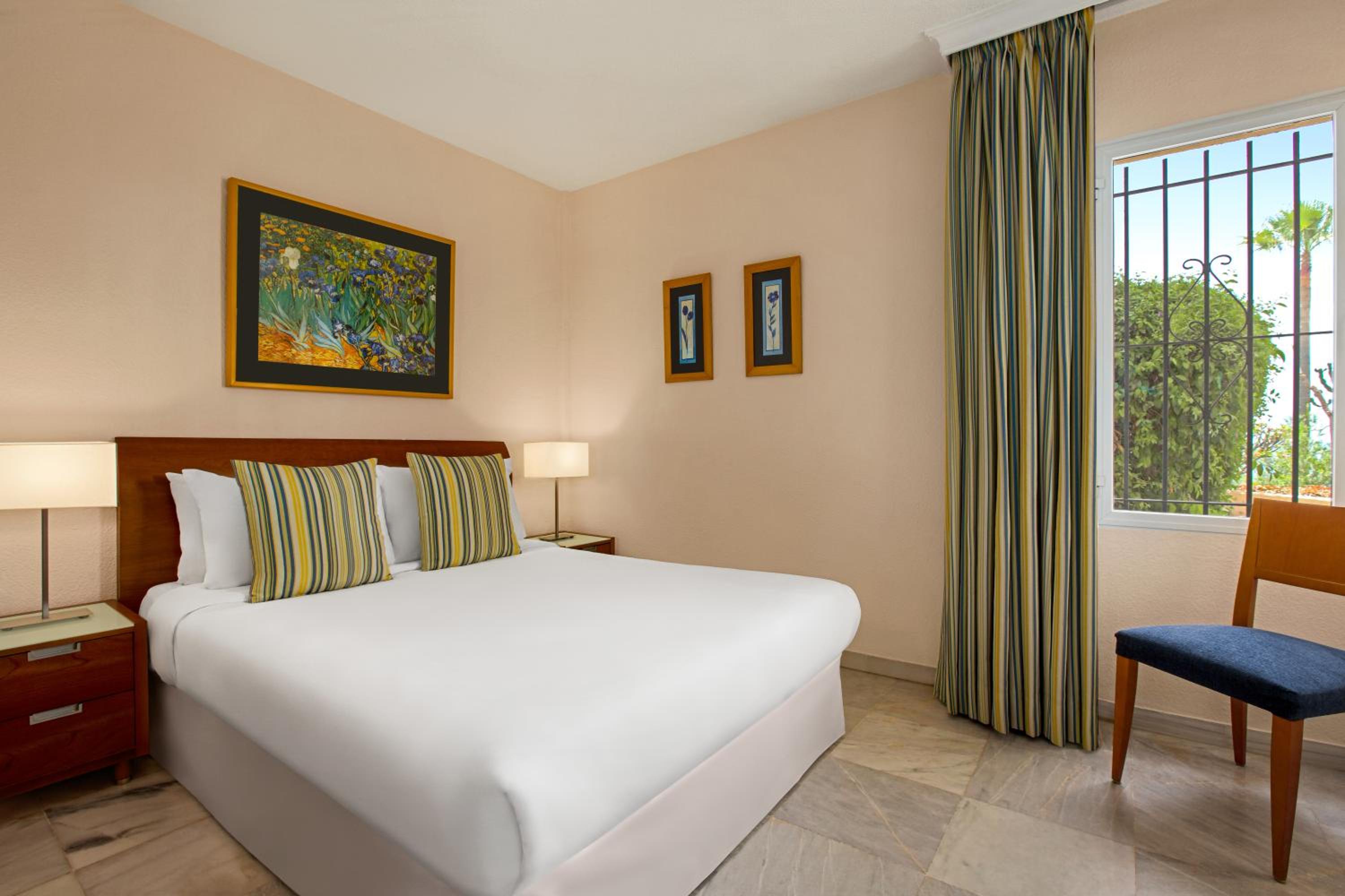Classic Two Bedroom Apartment with Sea View thumbnail 5