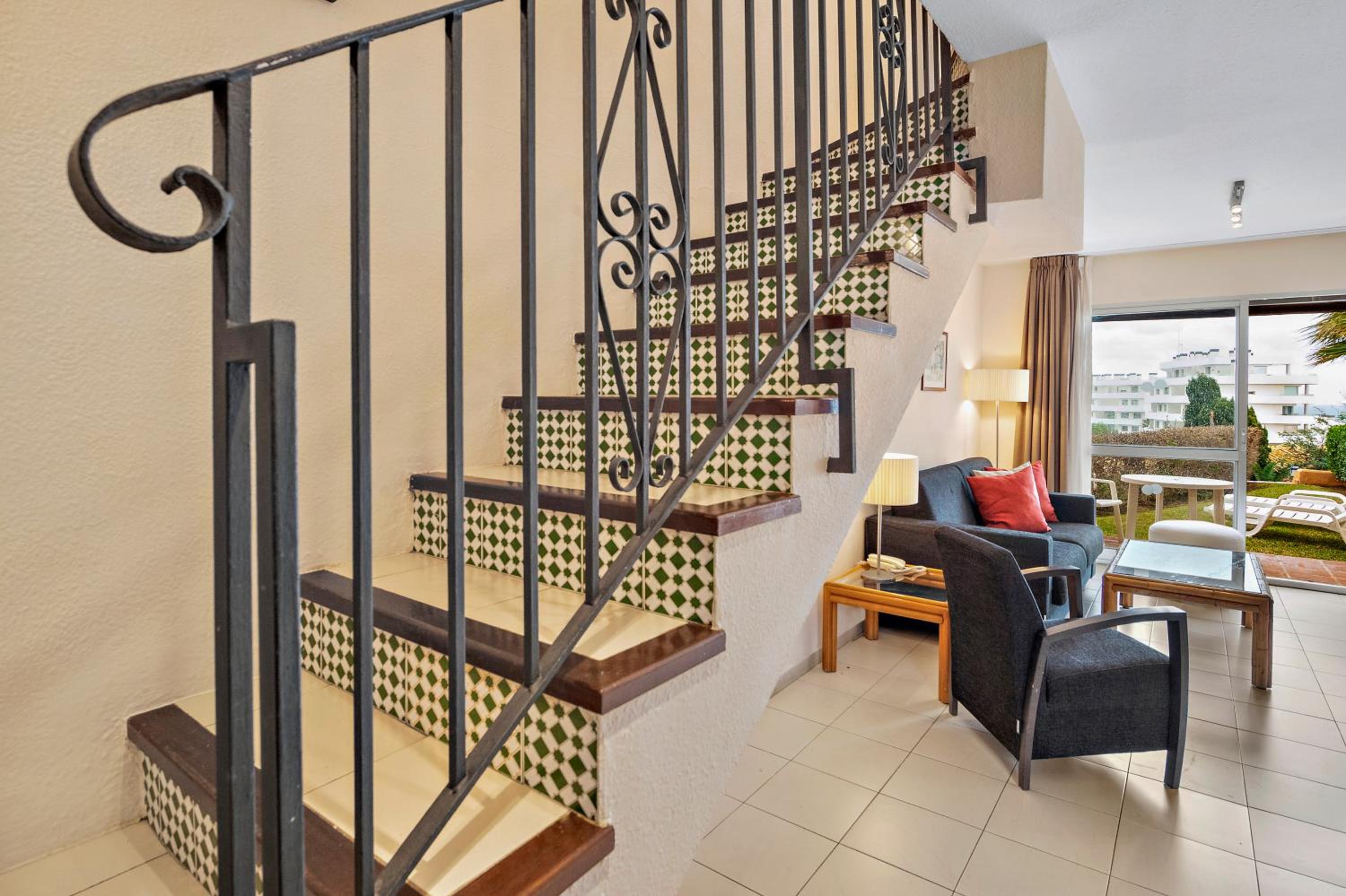 Apartamento clásico de dos habitaciones con vista al mar