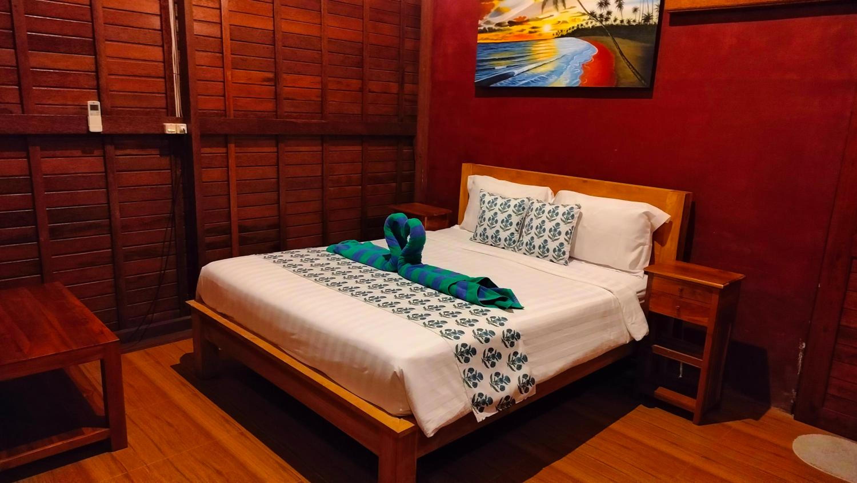 Deluxe Room (2 Adults + 1 Child) - Photo 9