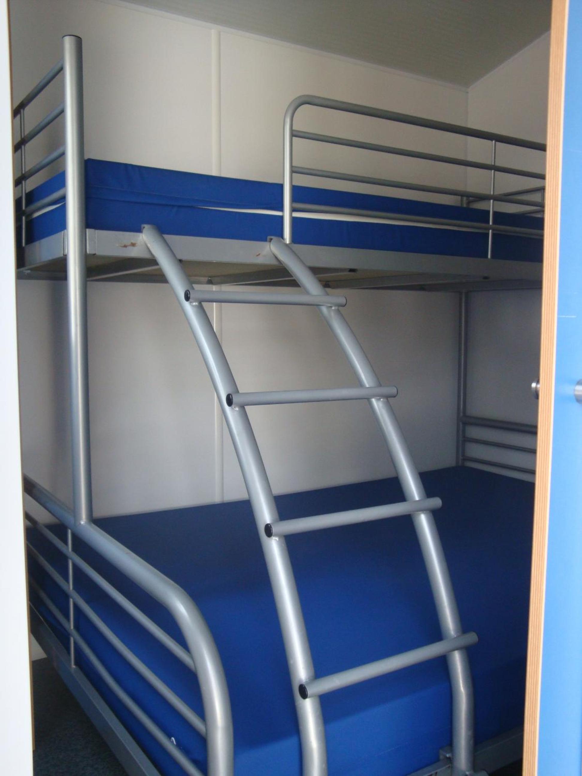 Caravan with shared bathroom photo 2