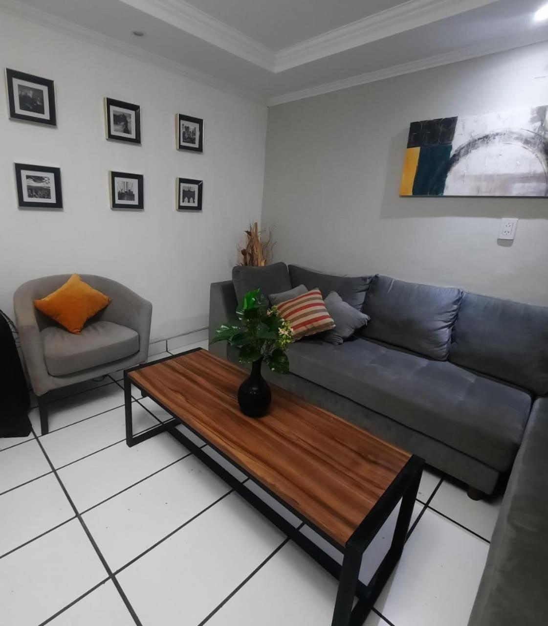 Three-Bedroom House photo 3