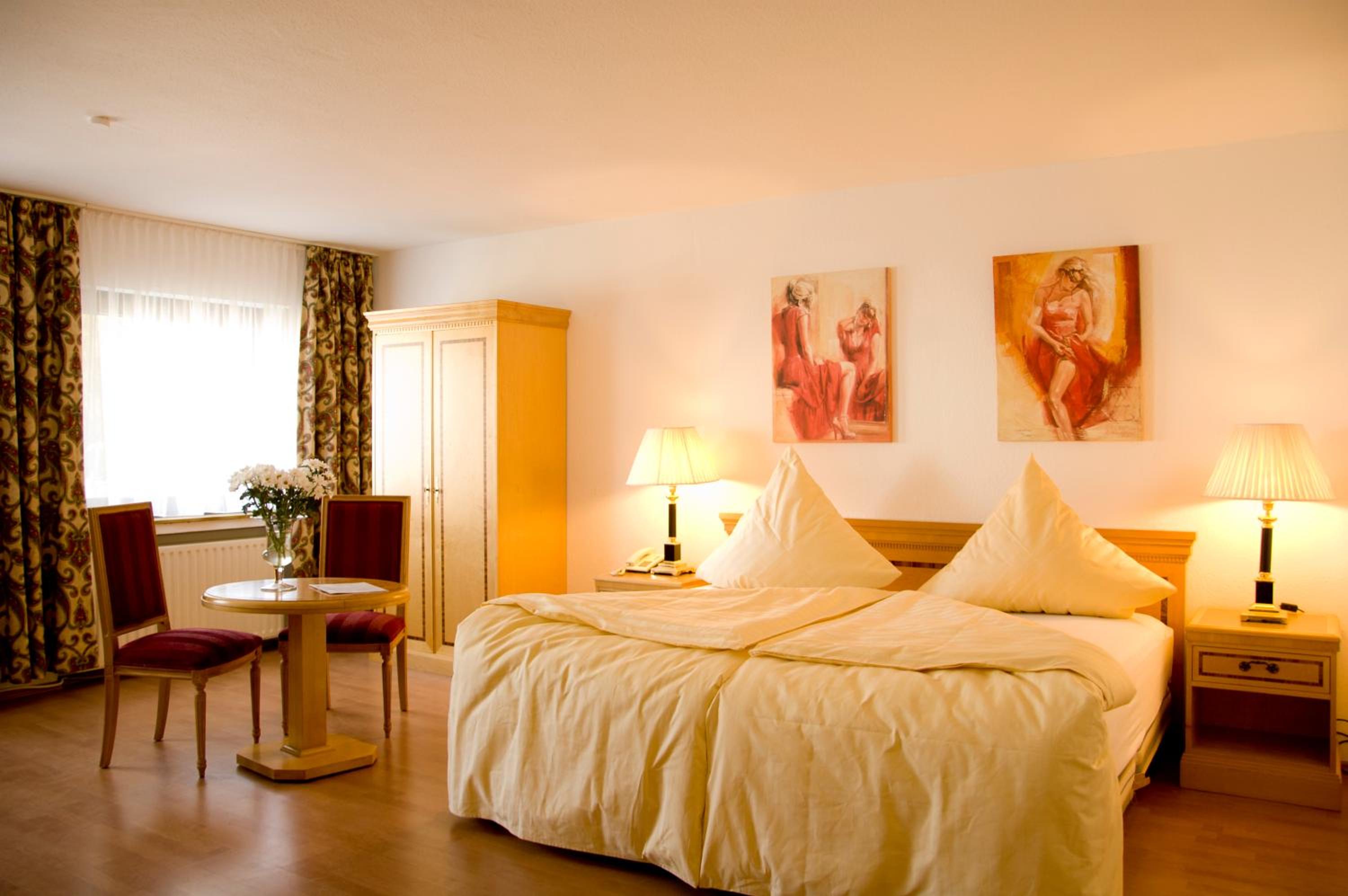 Double or Twin Room - Photo 4