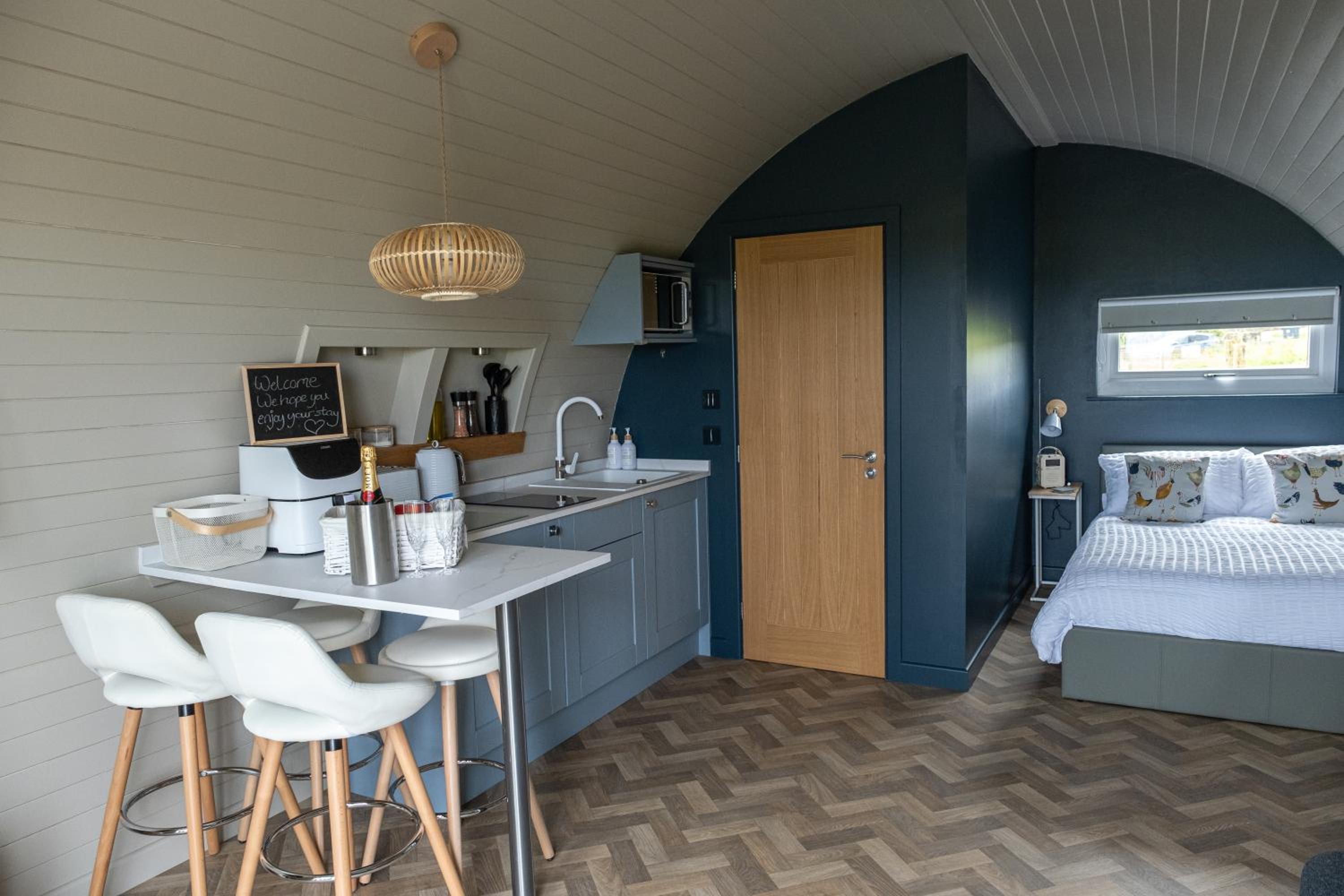 Glamping Pod – Hot Tub - Dog Friendly (Hen House)