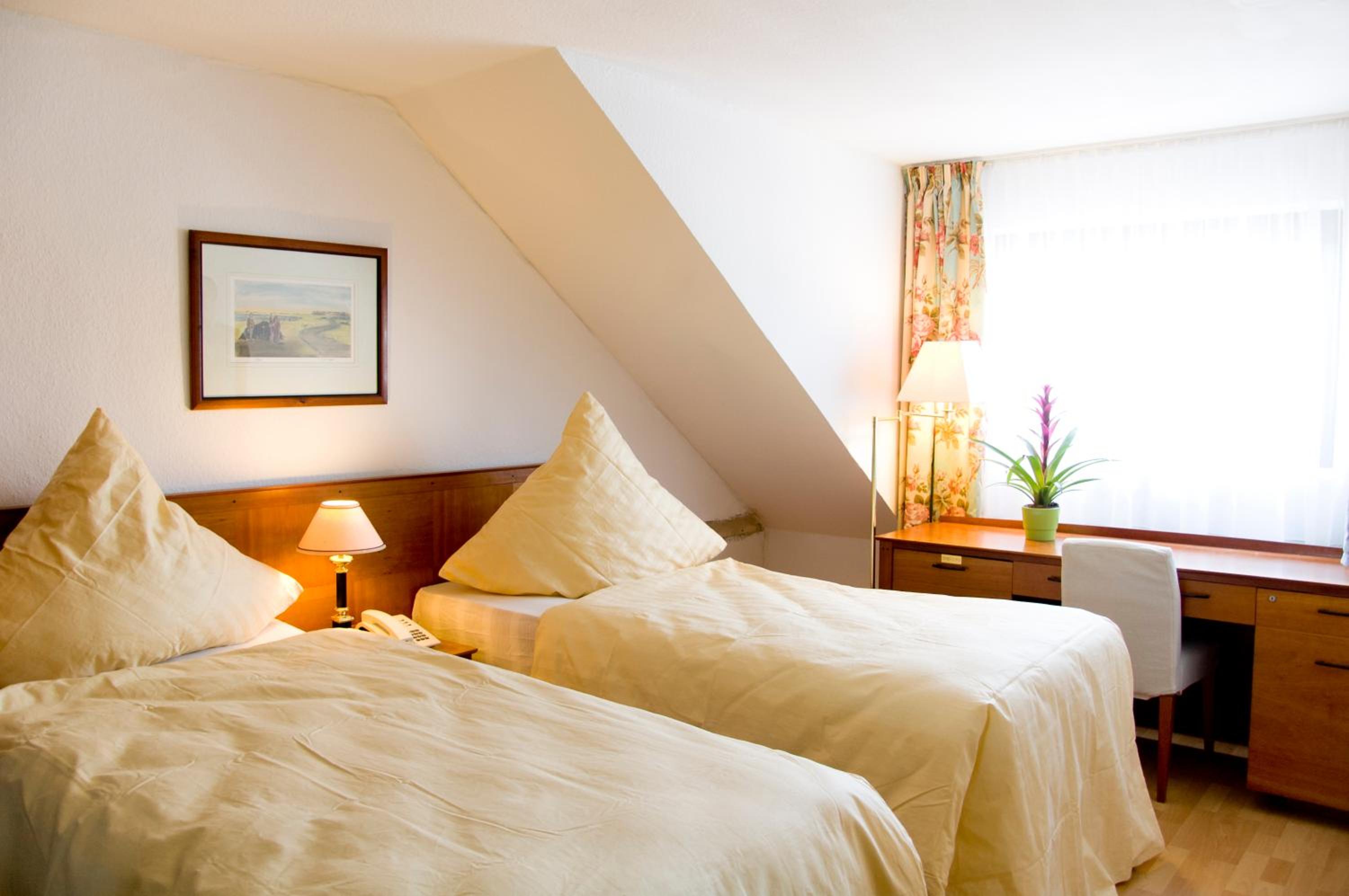 Double or Twin Room - Photo 3