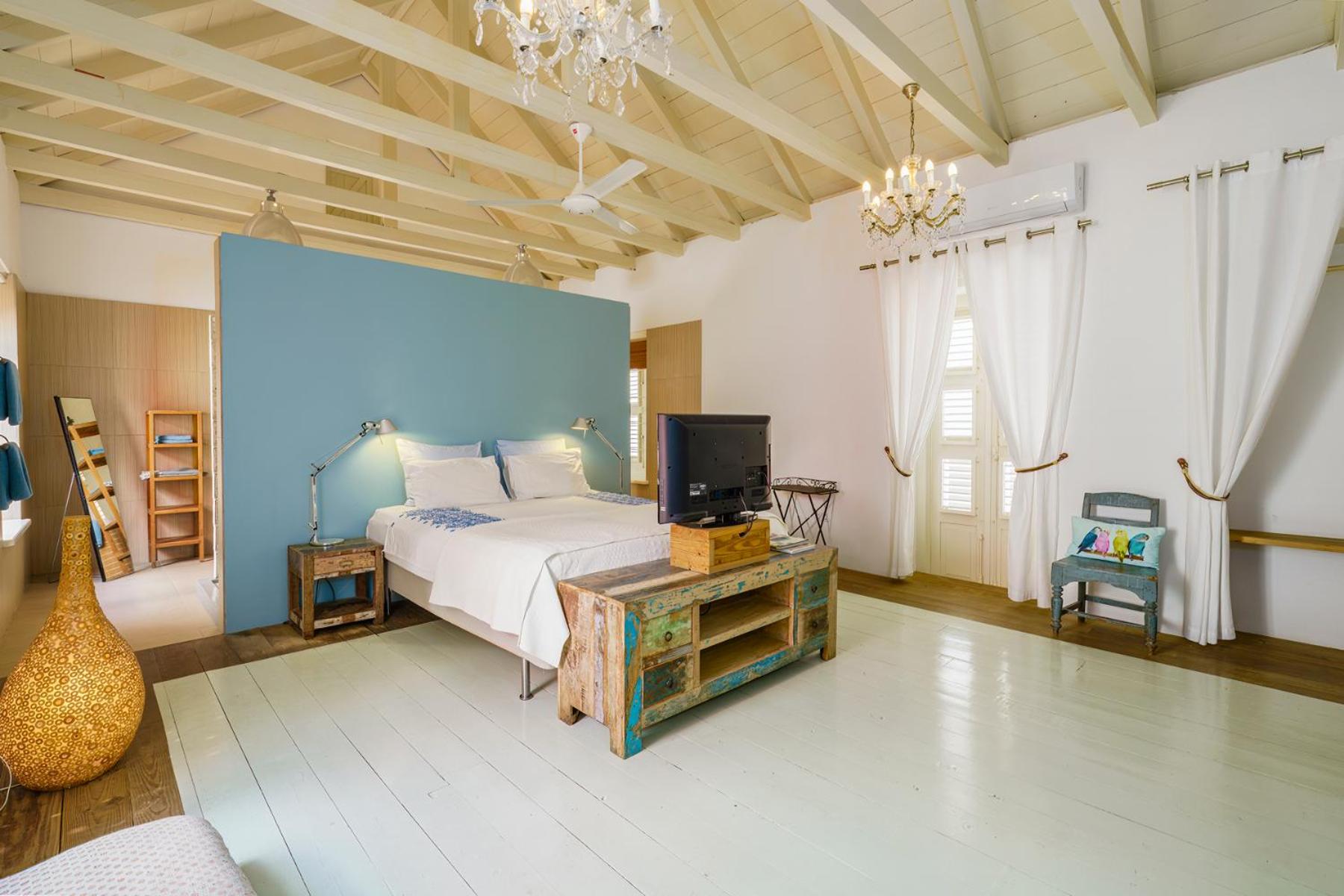 Large Double Room photo 1