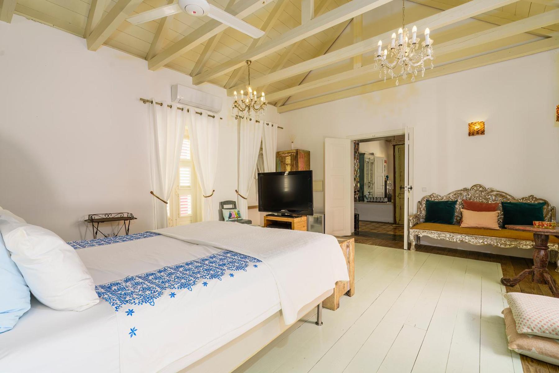 Large Double Room photo 2