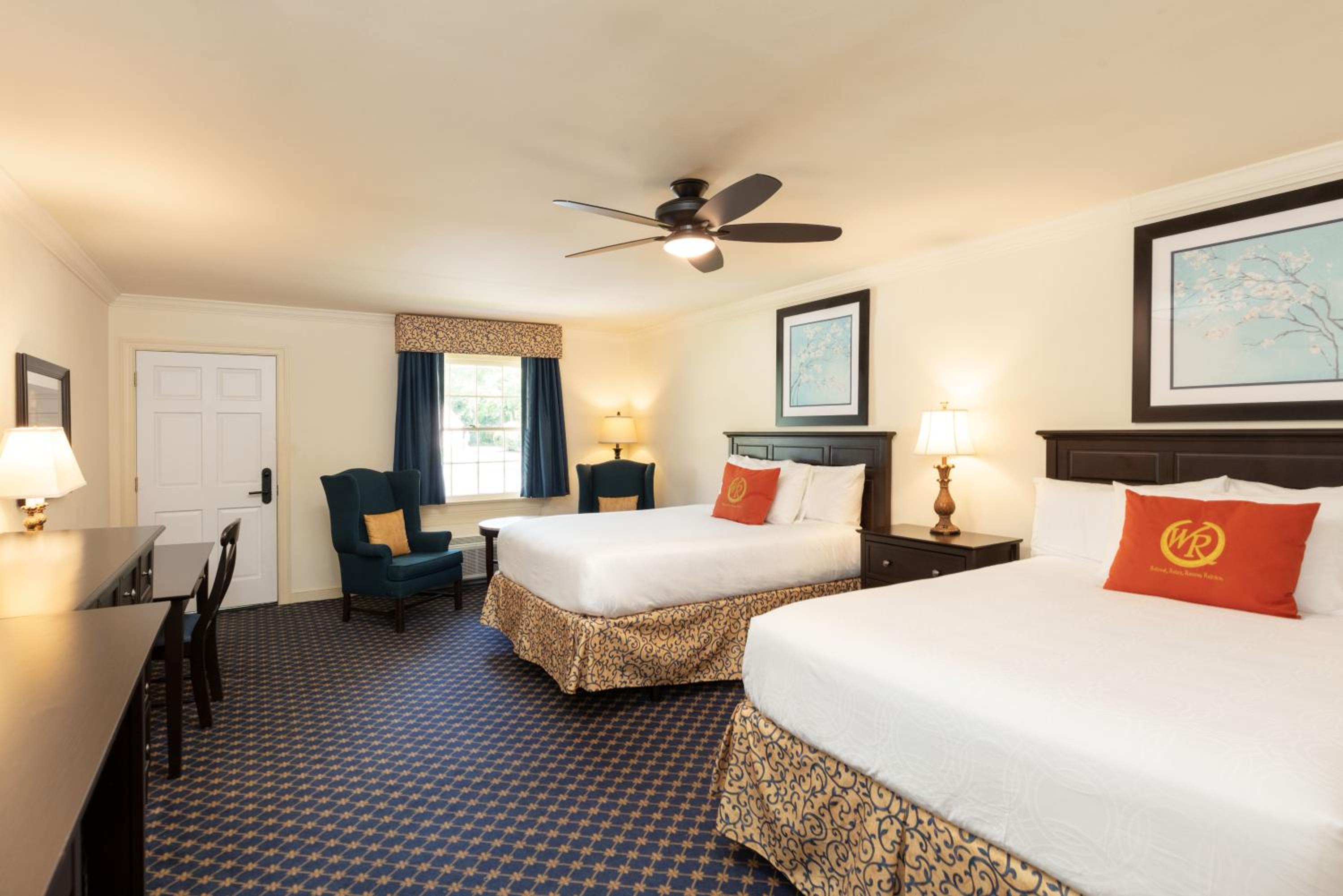 Colonial Double Queen Guestroom photo 1