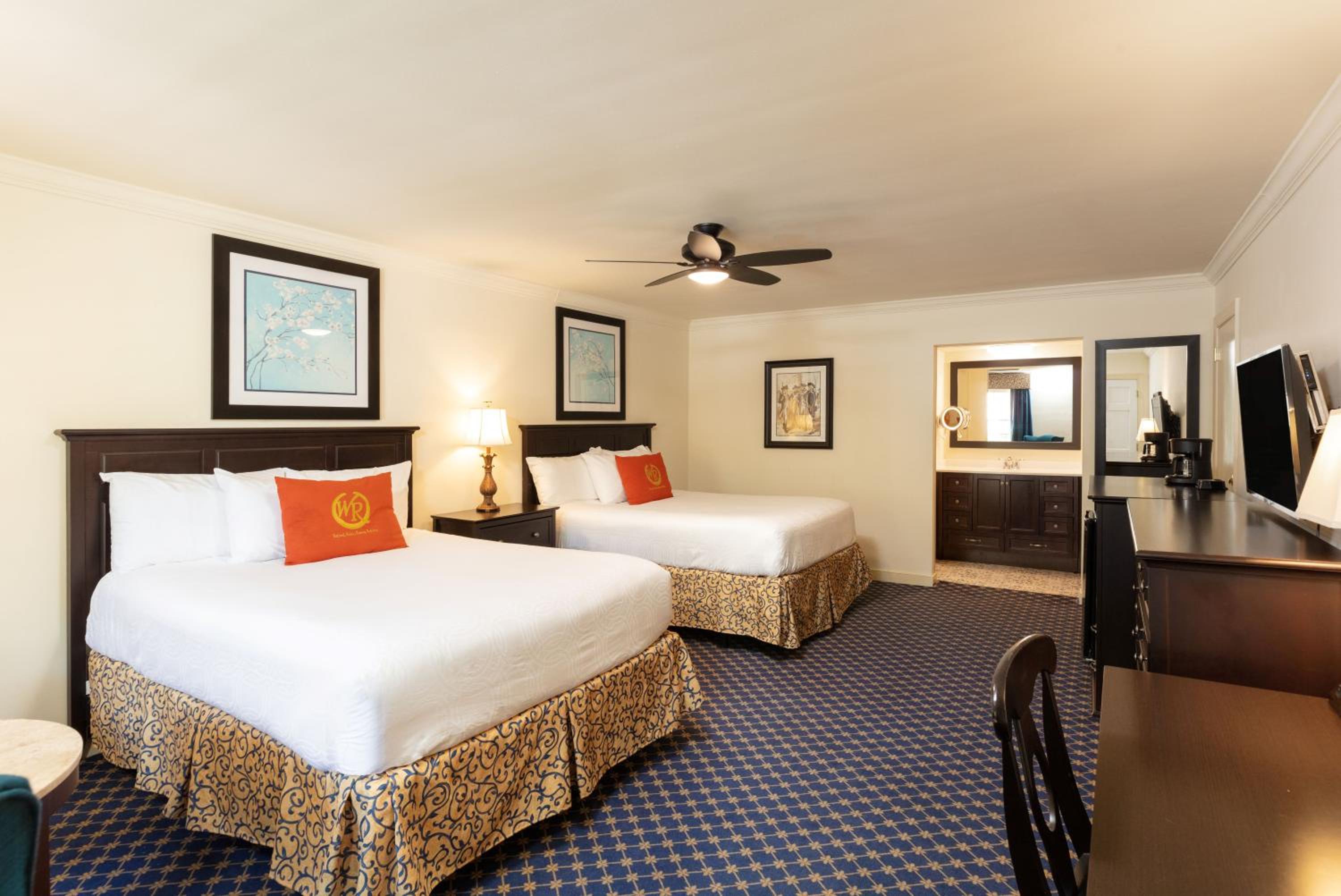 Colonial Double Queen Guestroom photo 2