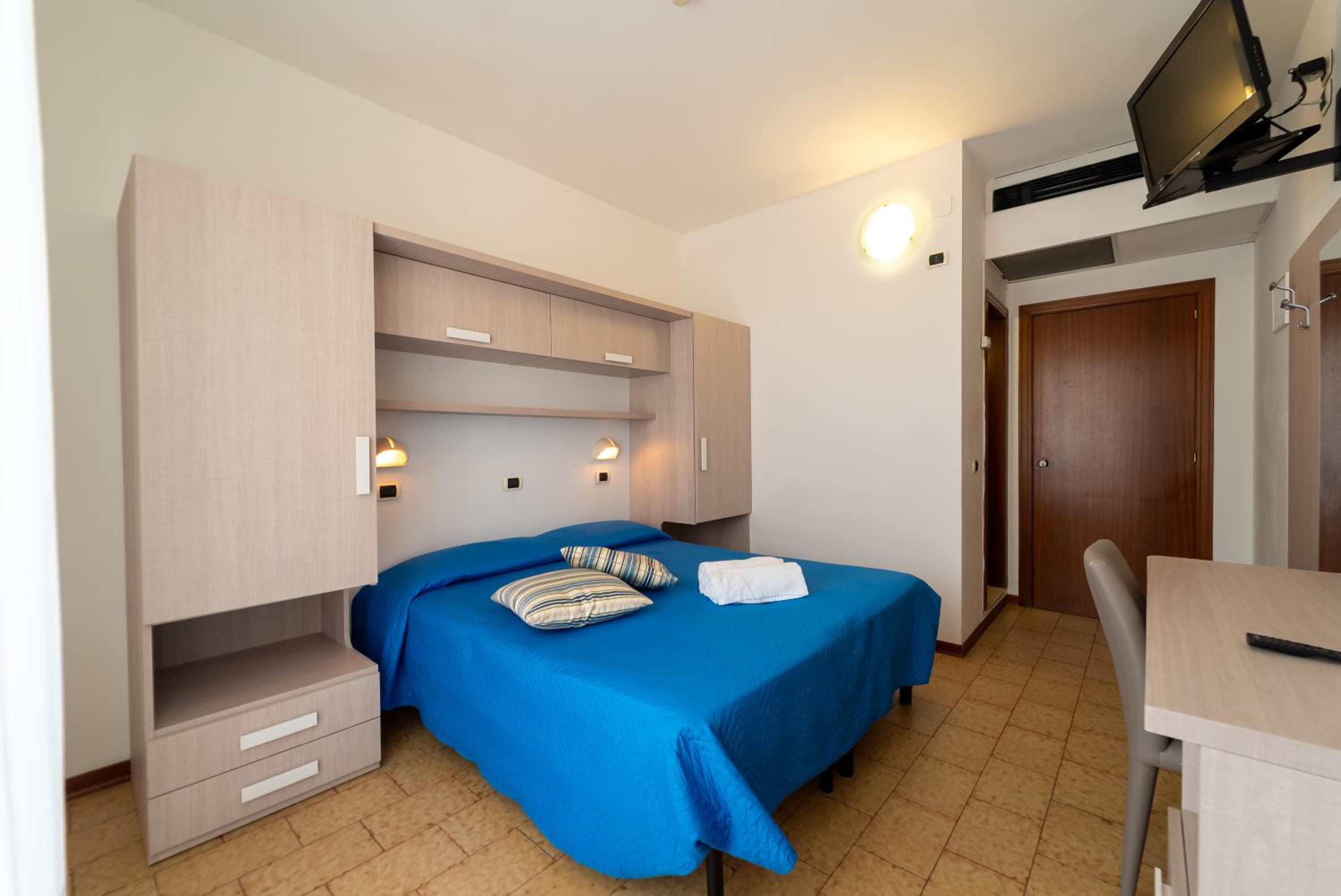 Economy Double Room photo 1