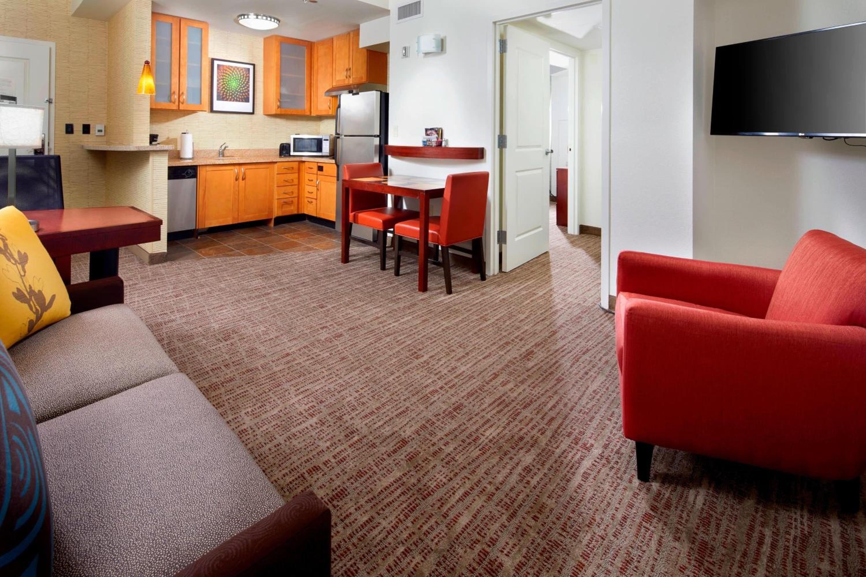 One Bedroom King Suite with Sofa Bed - Photo 4