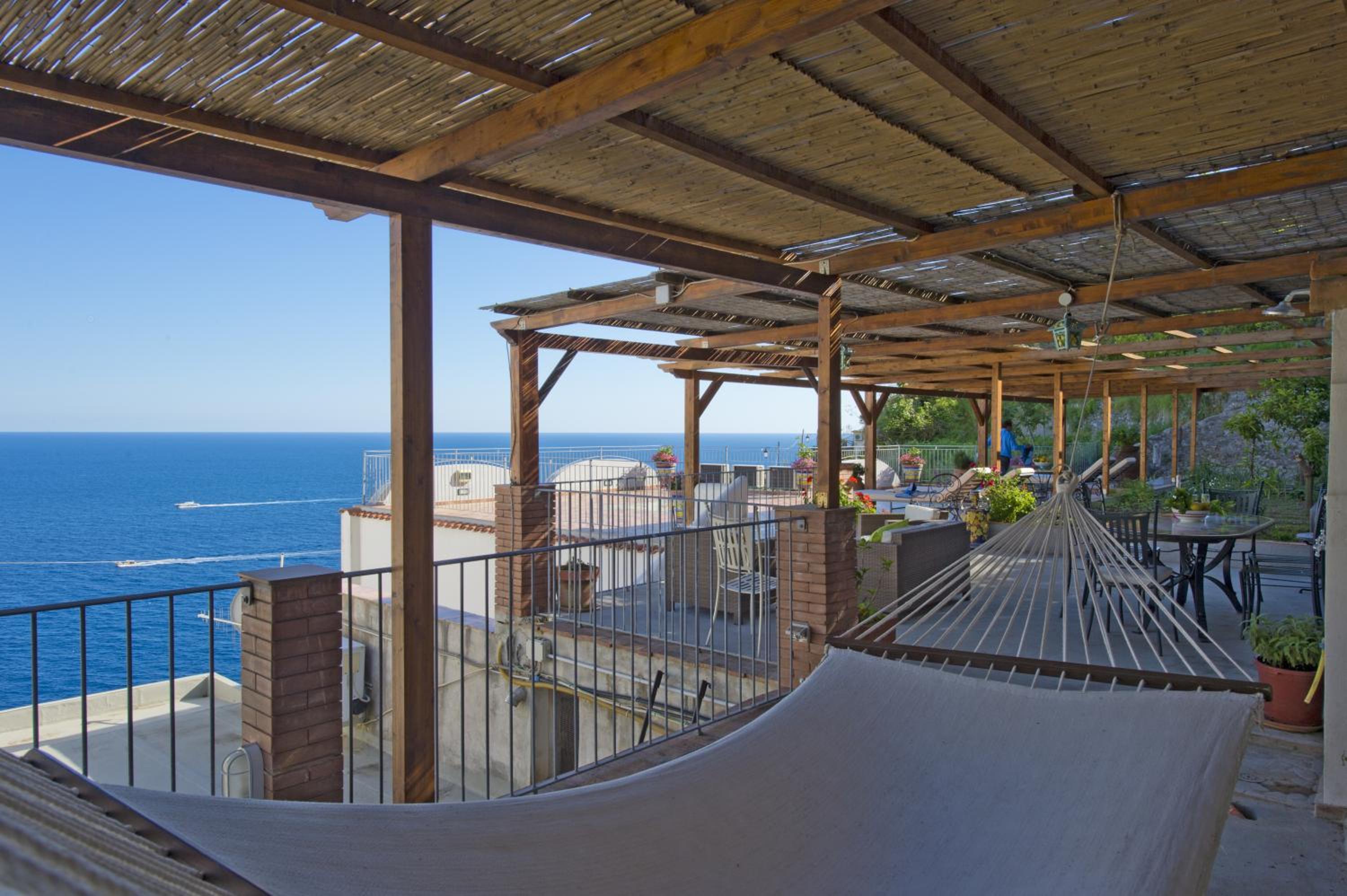 One-Bedroom Apartment with Sea View - Red  photo 3