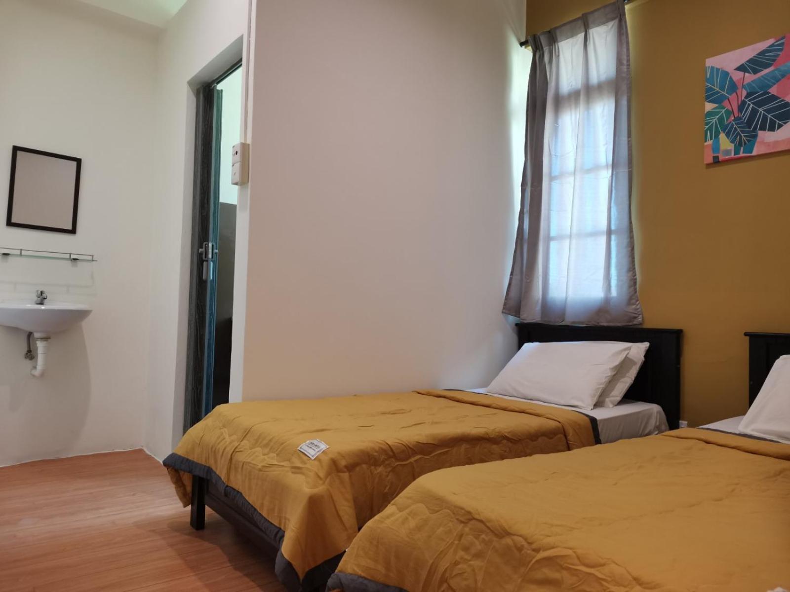 Twin Room with Private Bathroom