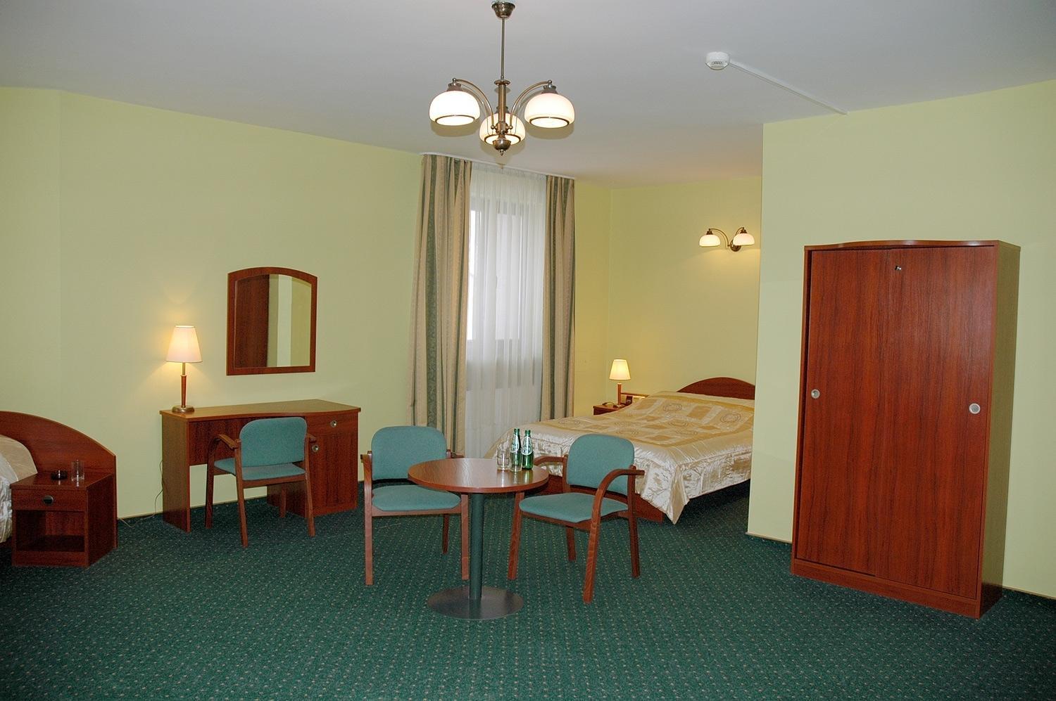 Family Room (2 Adults + 1 Child)