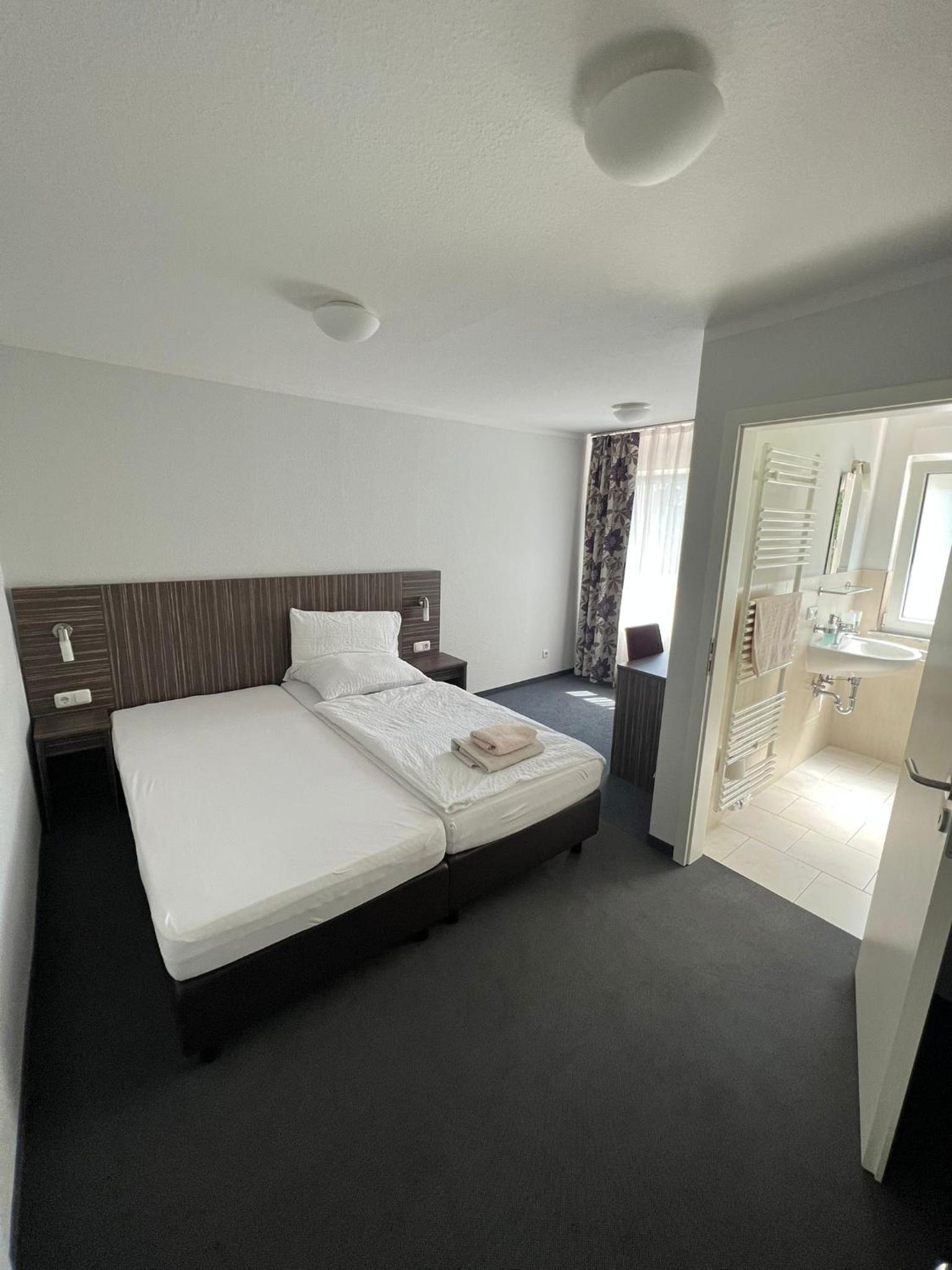Economy Double Room photo 2