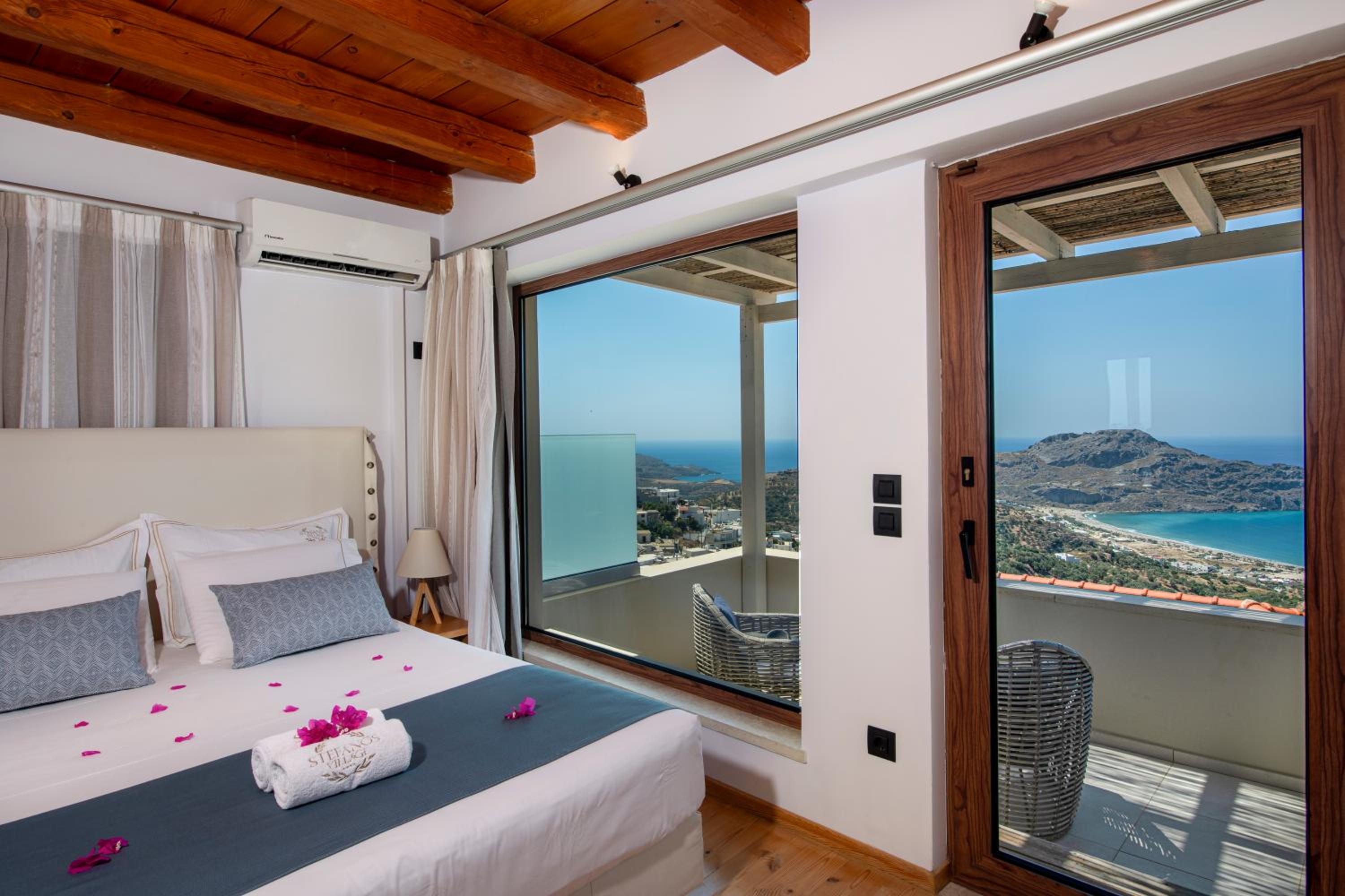 Cretan House with Panoramic View & Jetted Tub