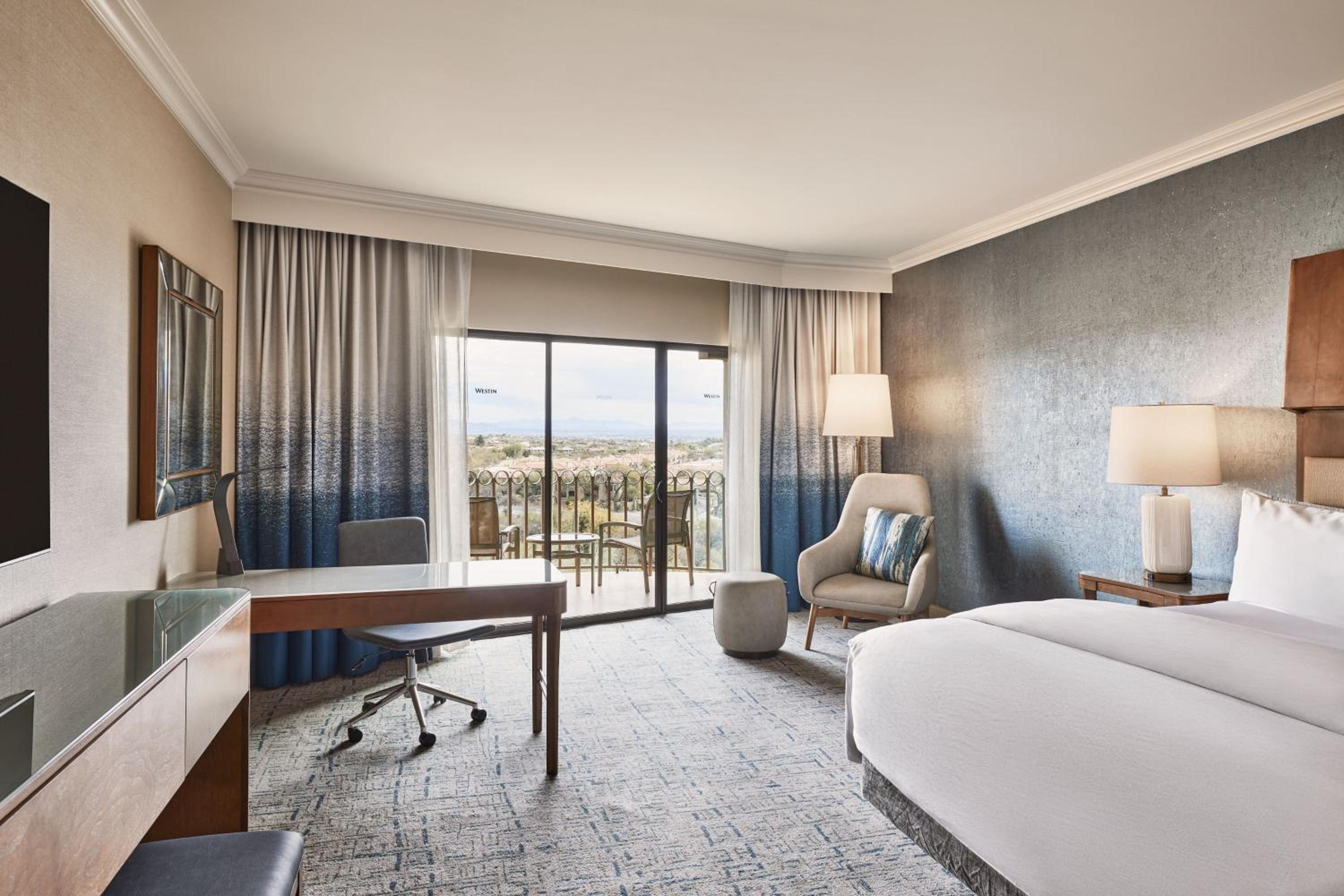 Guest room, 1 King, Mountain view, Balcony - Photo 1