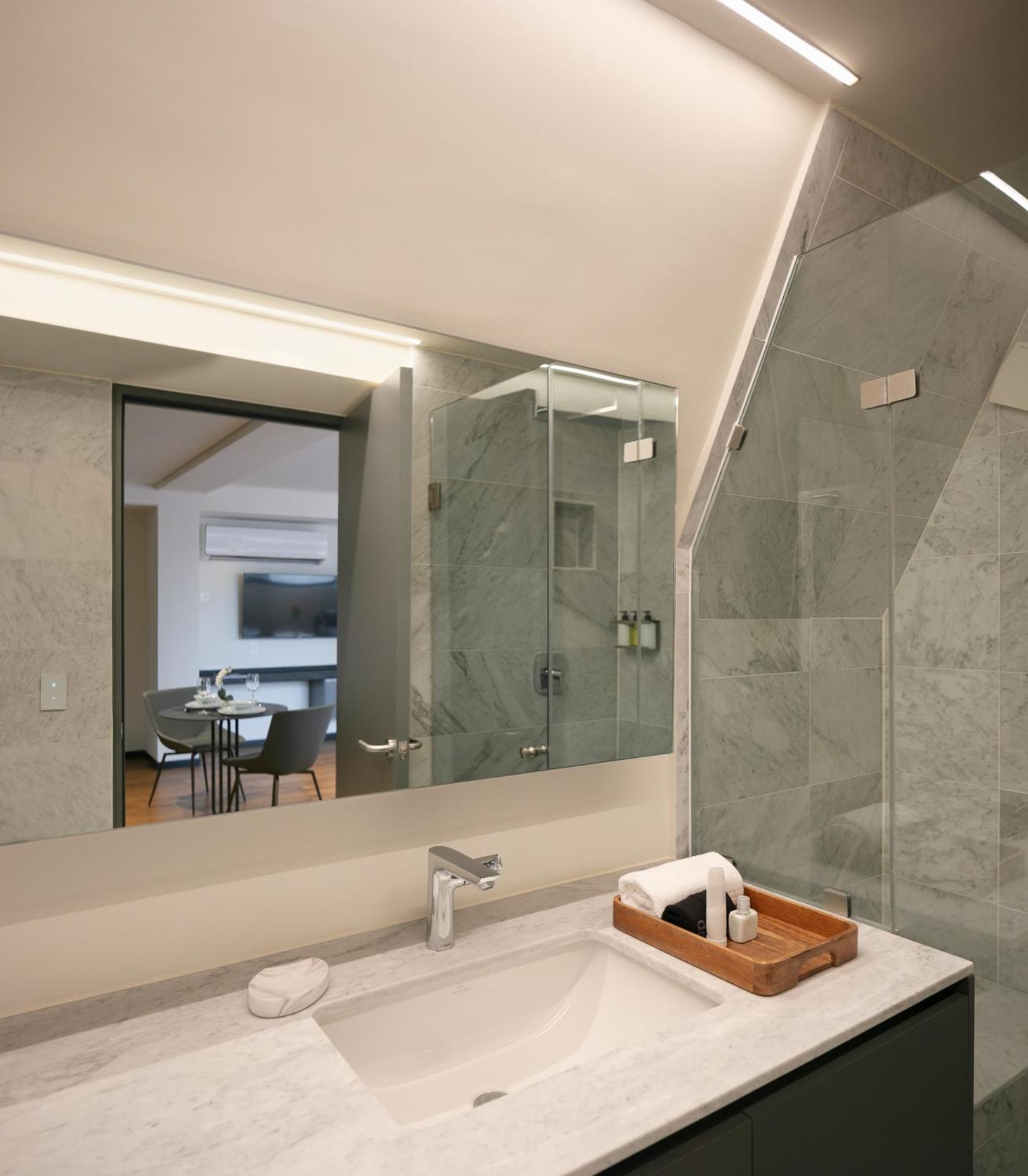 Superior Suite - Photo 6