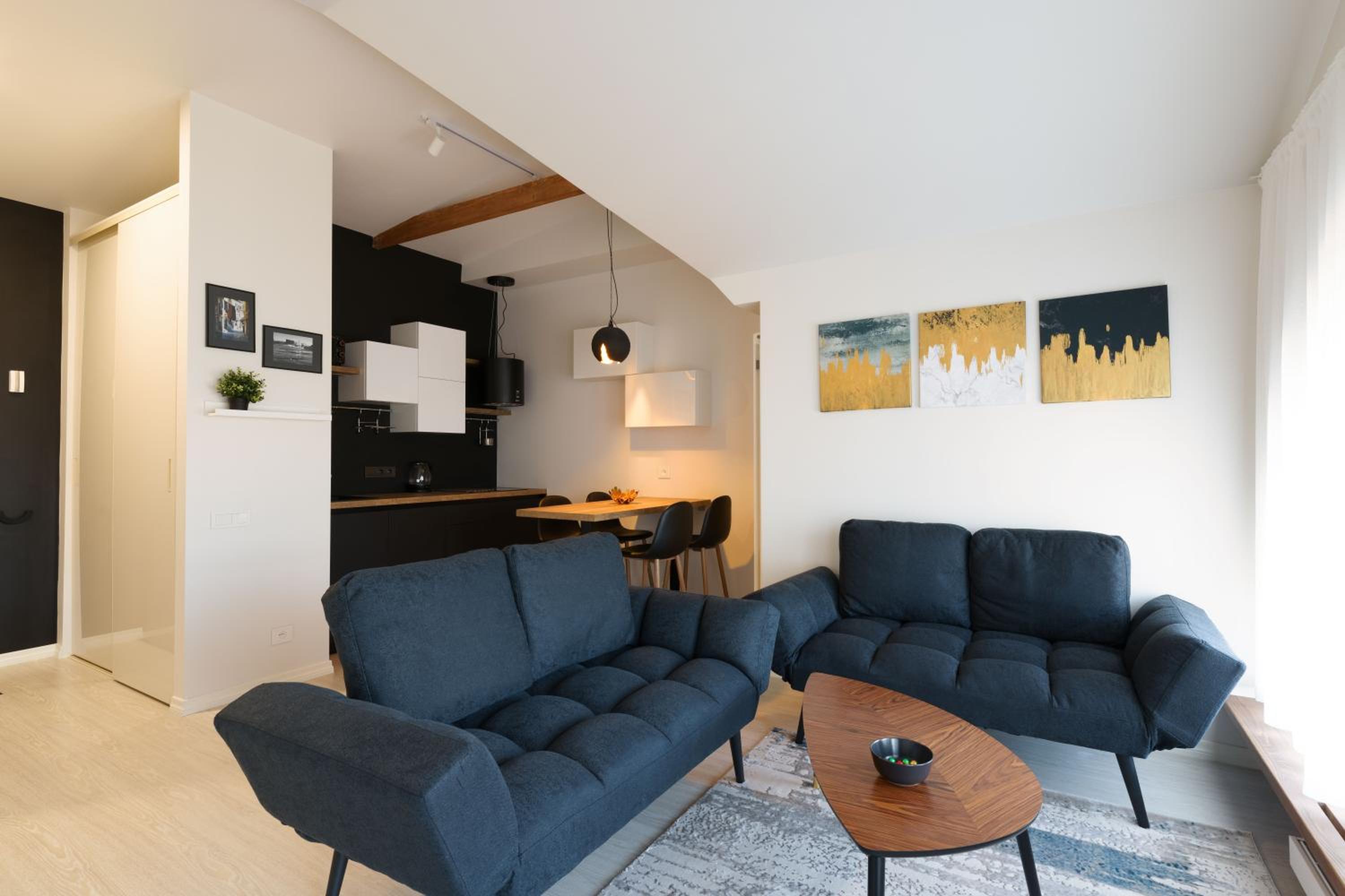One-Bedroom Apartment photo 3