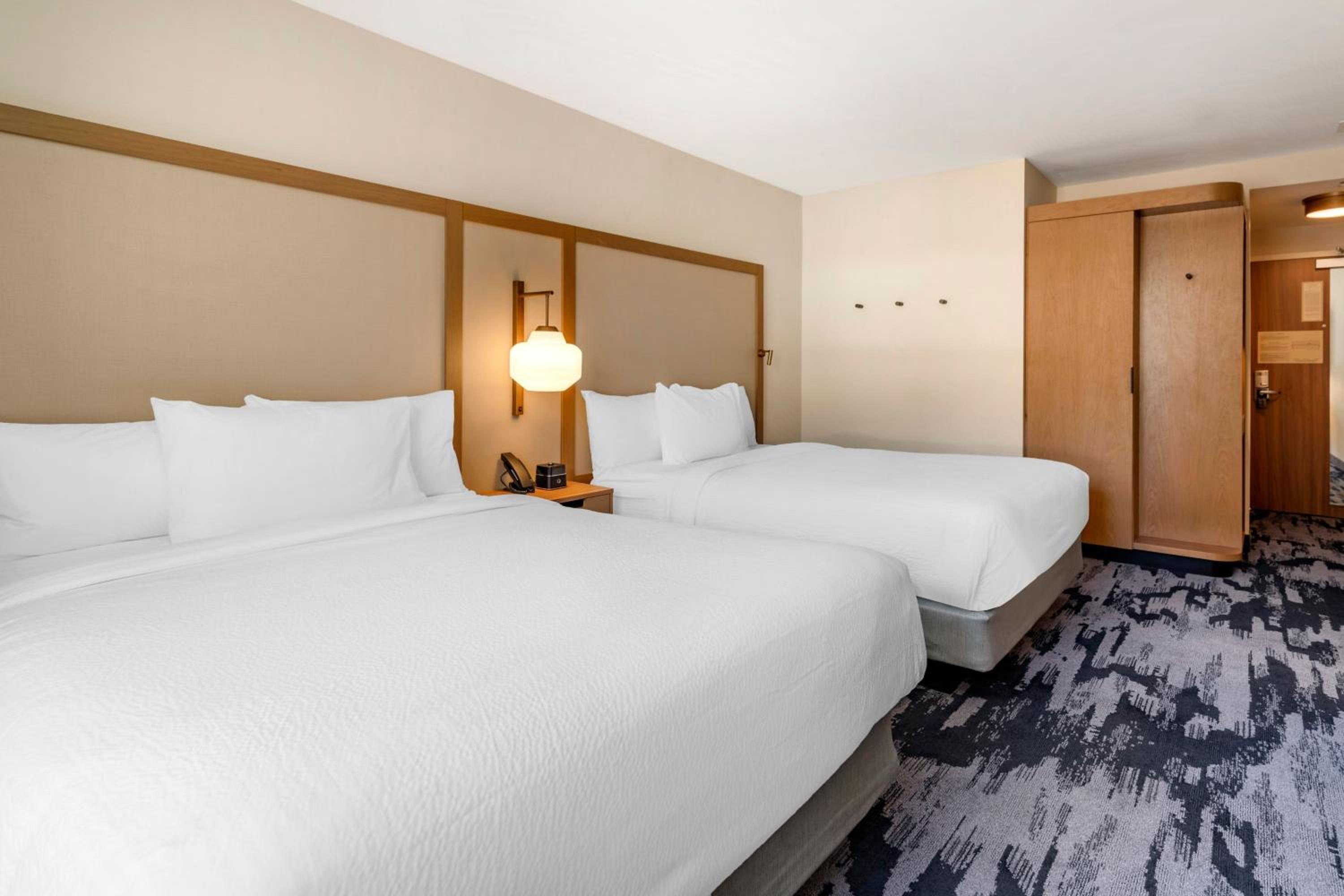 Queen Room with Mountain View