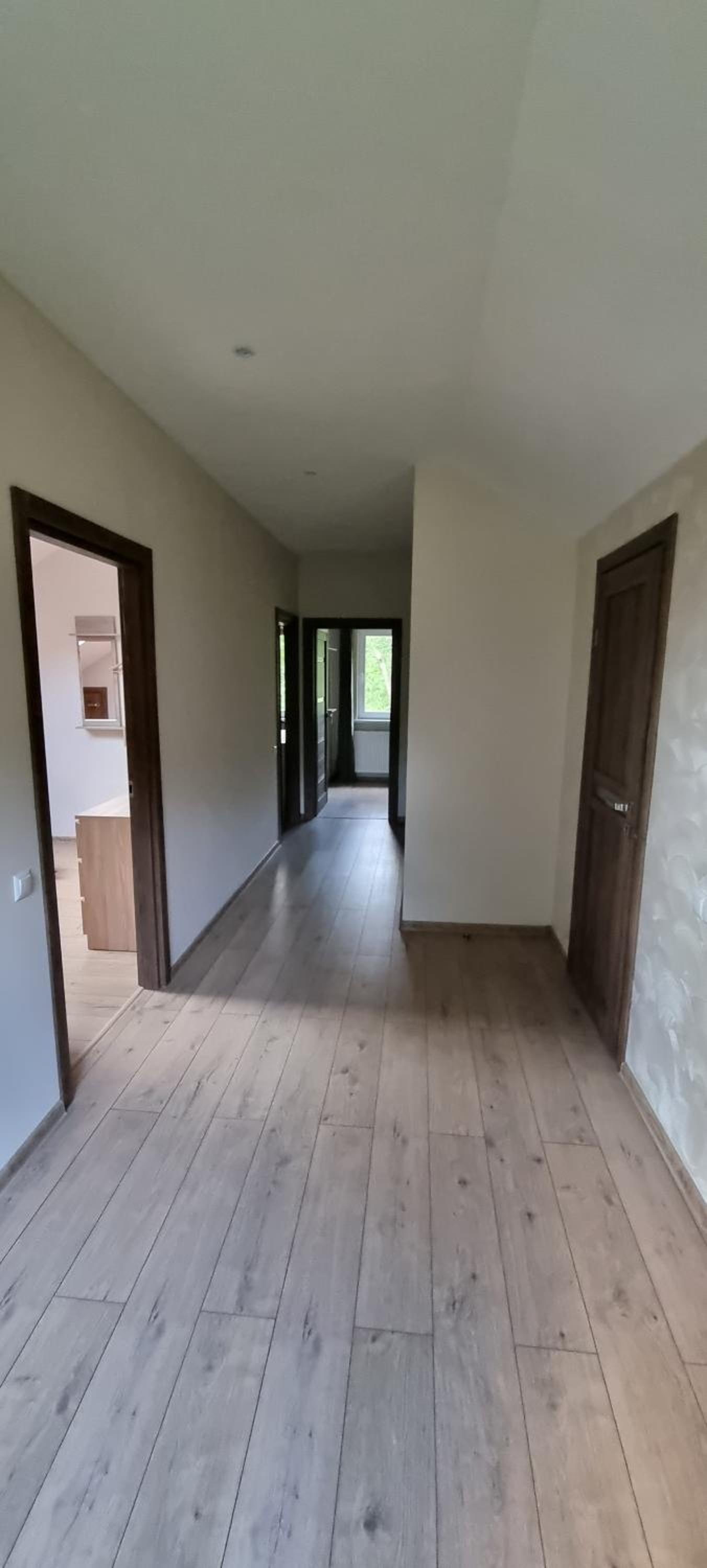 Five-Bedroom House photo 1