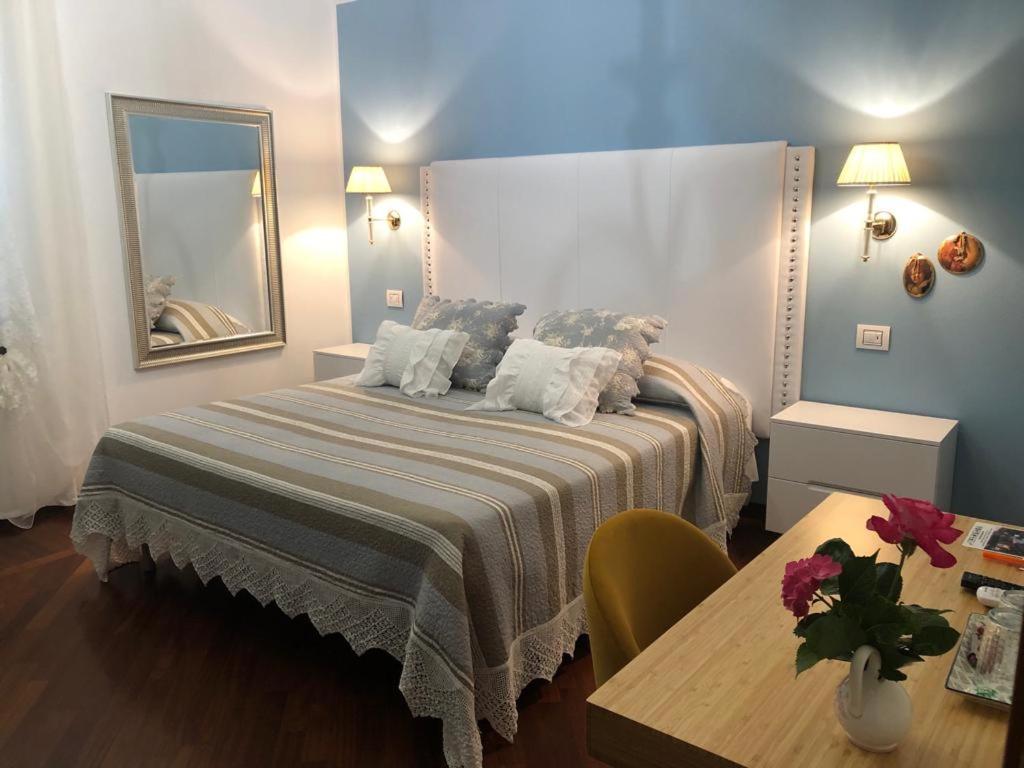 Double Room - Photo 9