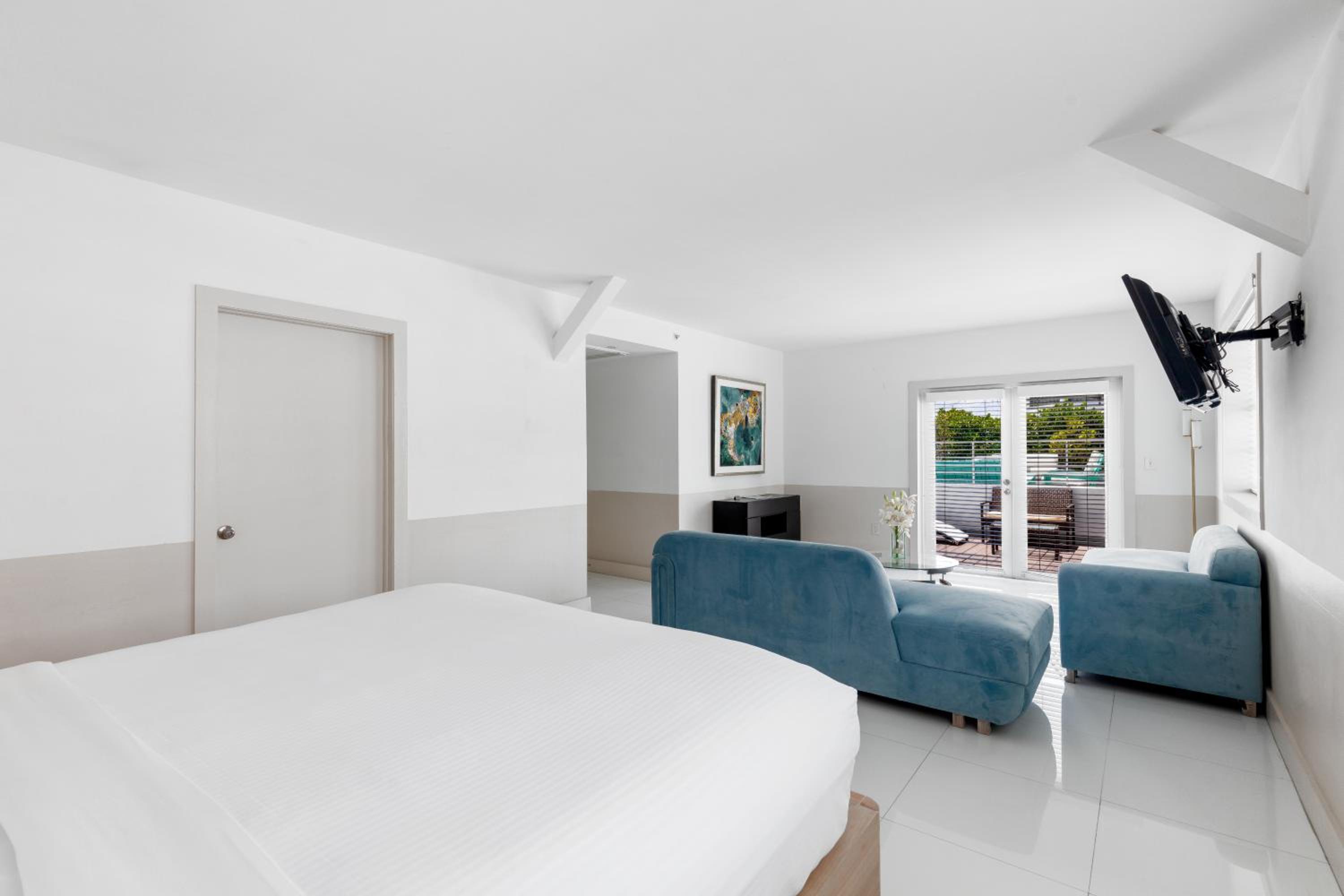 King Penthouse with Living Area, Balcony and City View - Non-Smoking