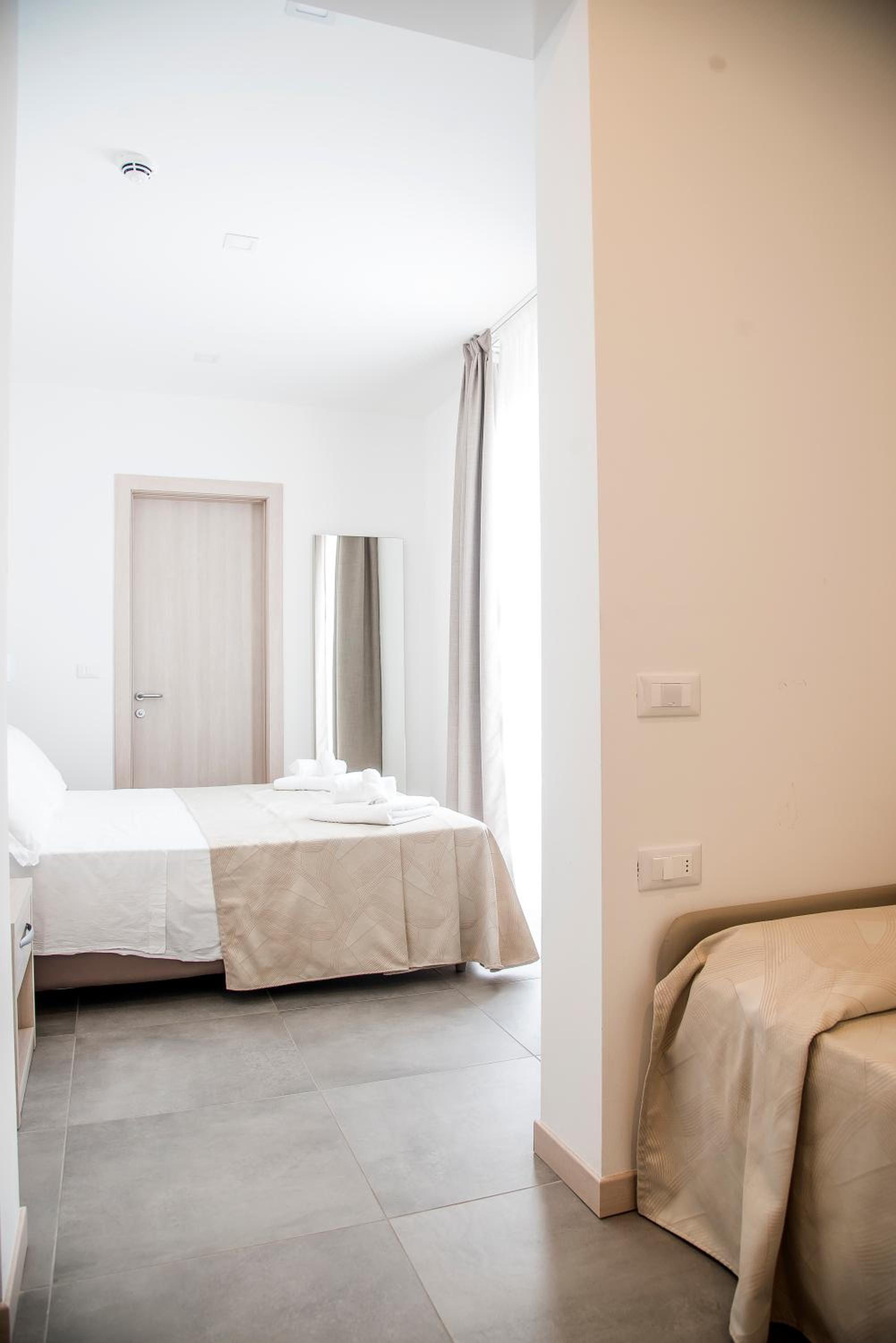 Deluxe Triple Room with Balcony and Lateral Sea View photo 1