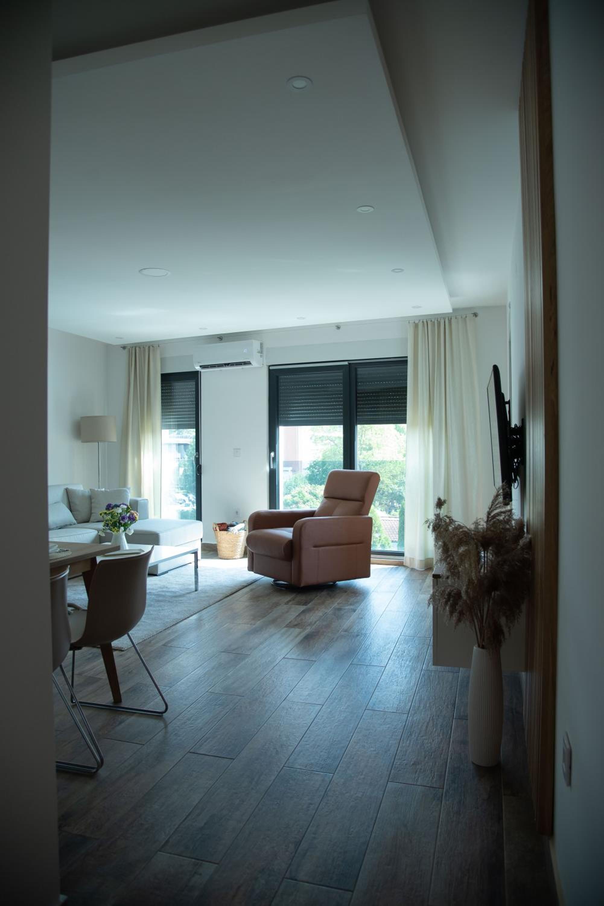 One-Bedroom Apartment photo 1