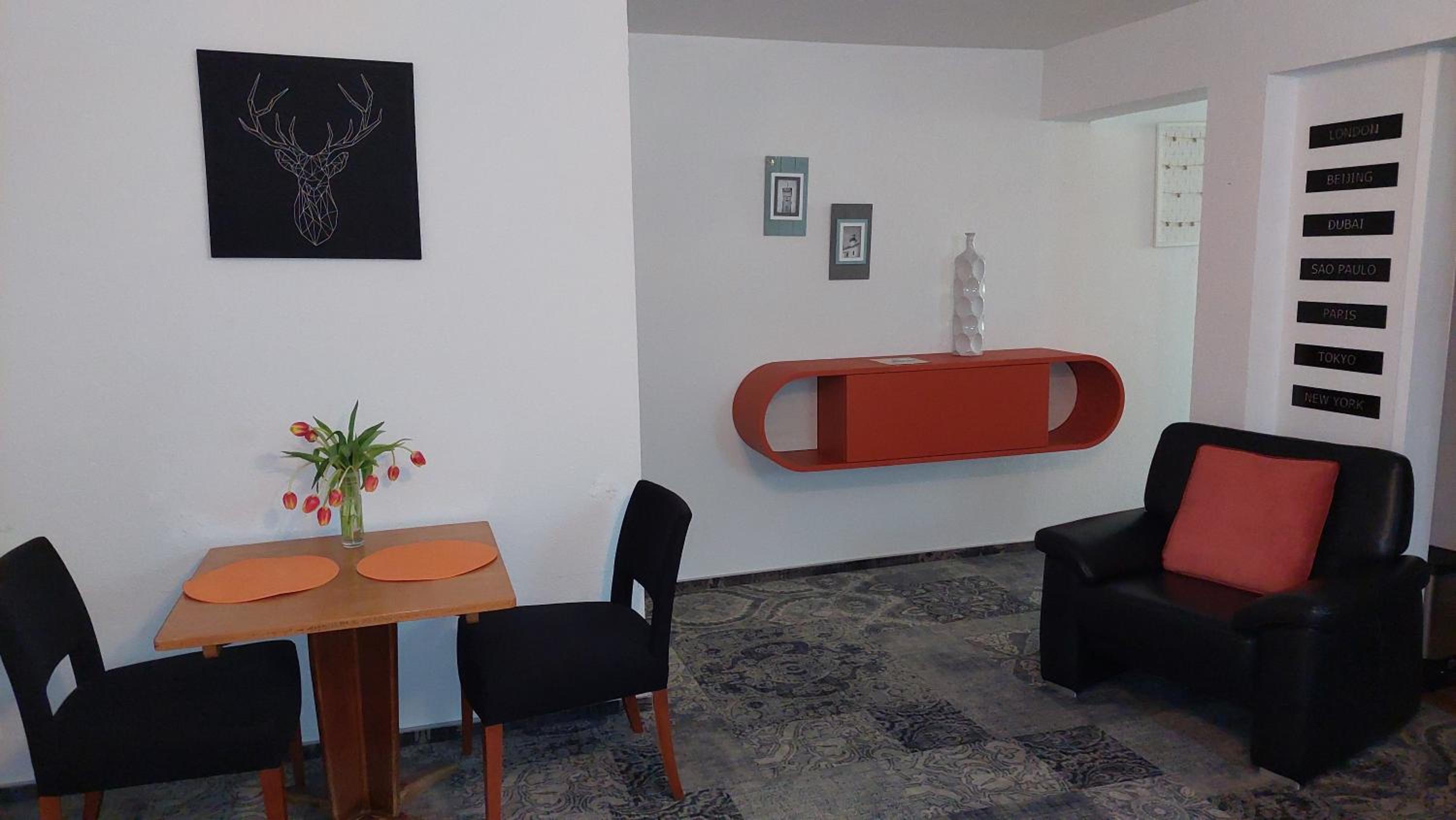 Apartment photo 2