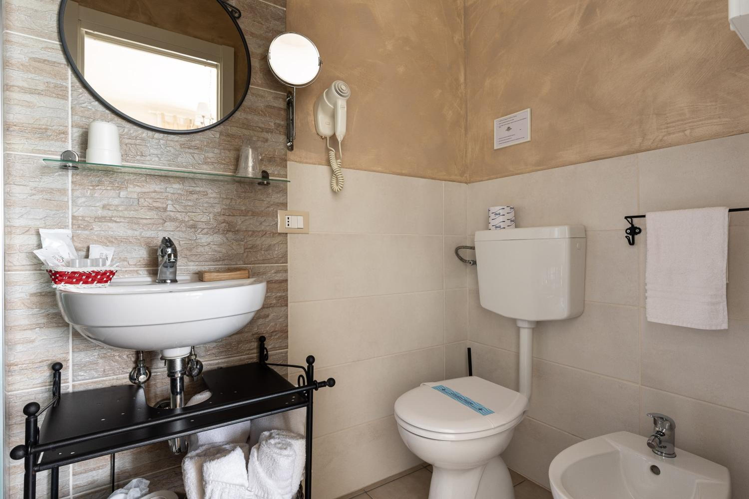 Double Room with Private Internal Bathroom with Balcony and Sea View photo 2