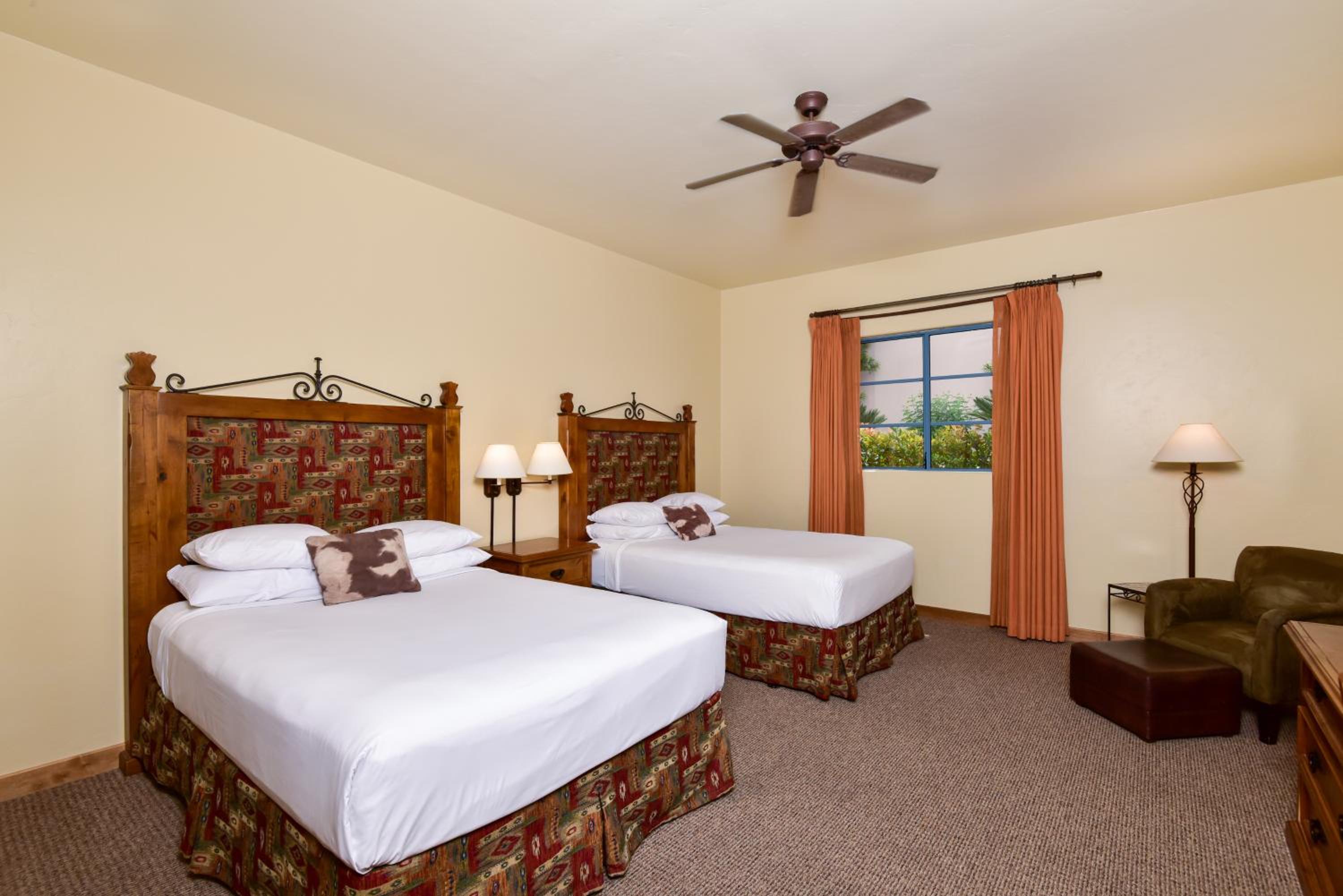Queen Room with Two Queen Beds - Photo 2