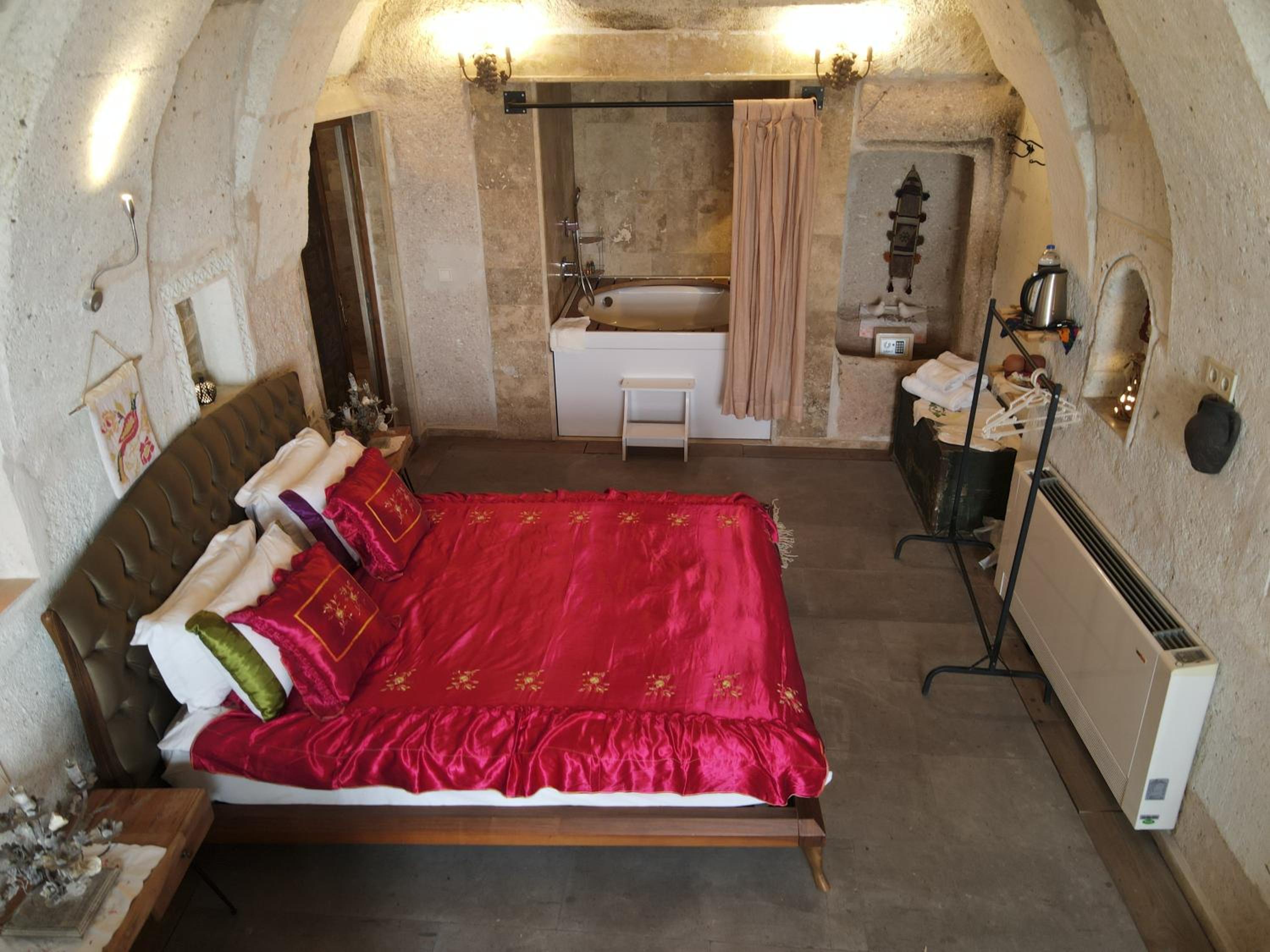 Suite with Mountain View - Photo 3