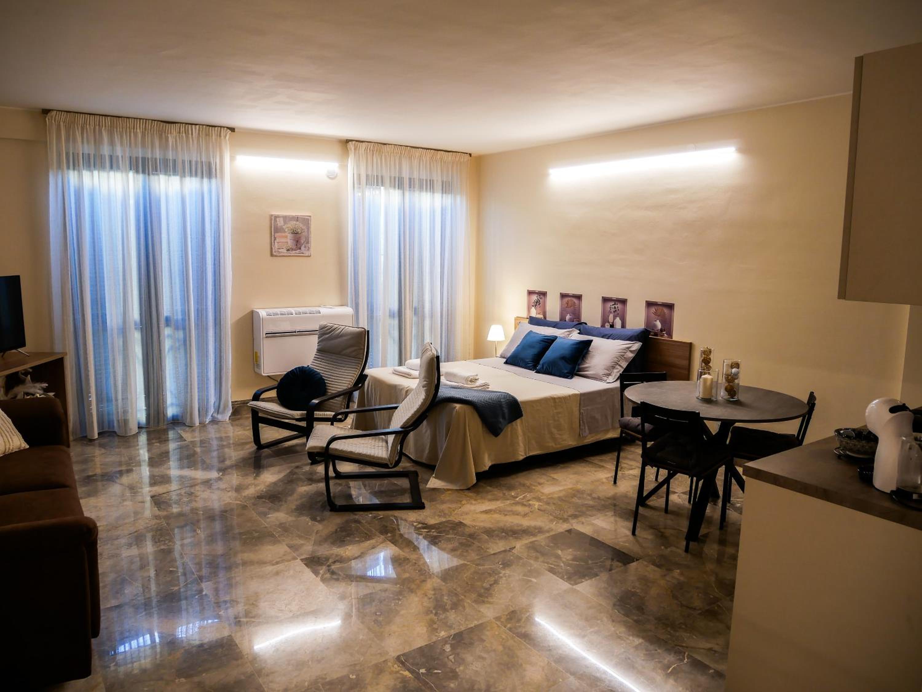 Deluxe Apartment