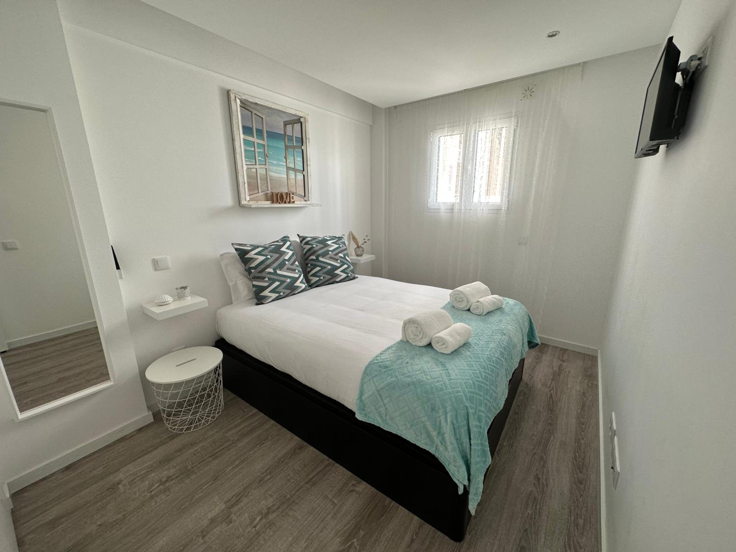 One-Bedroom Apartment photo 1