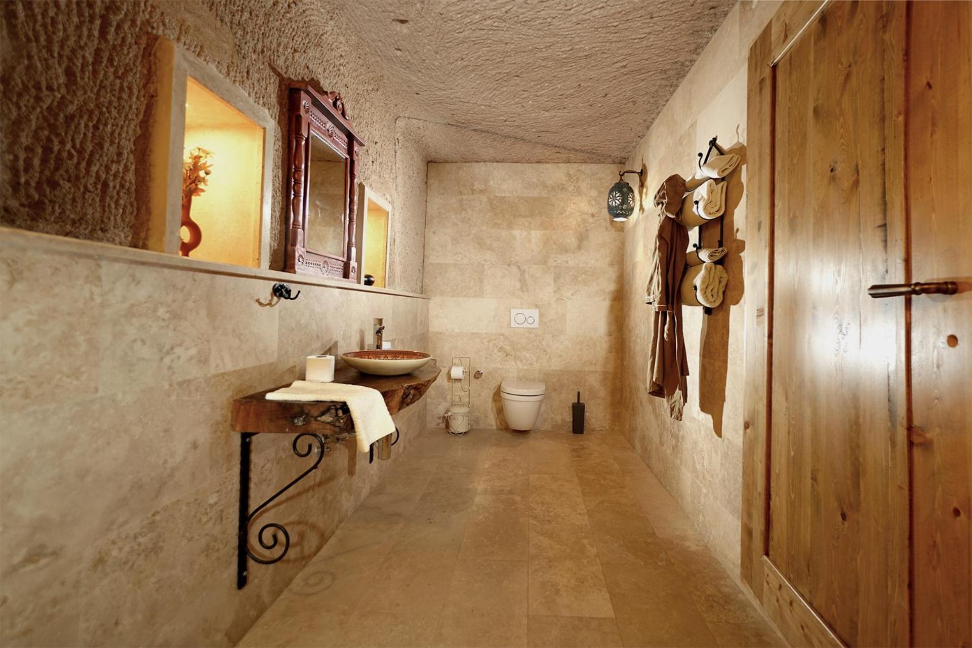 Double Room with Spa Bath - Photo 3