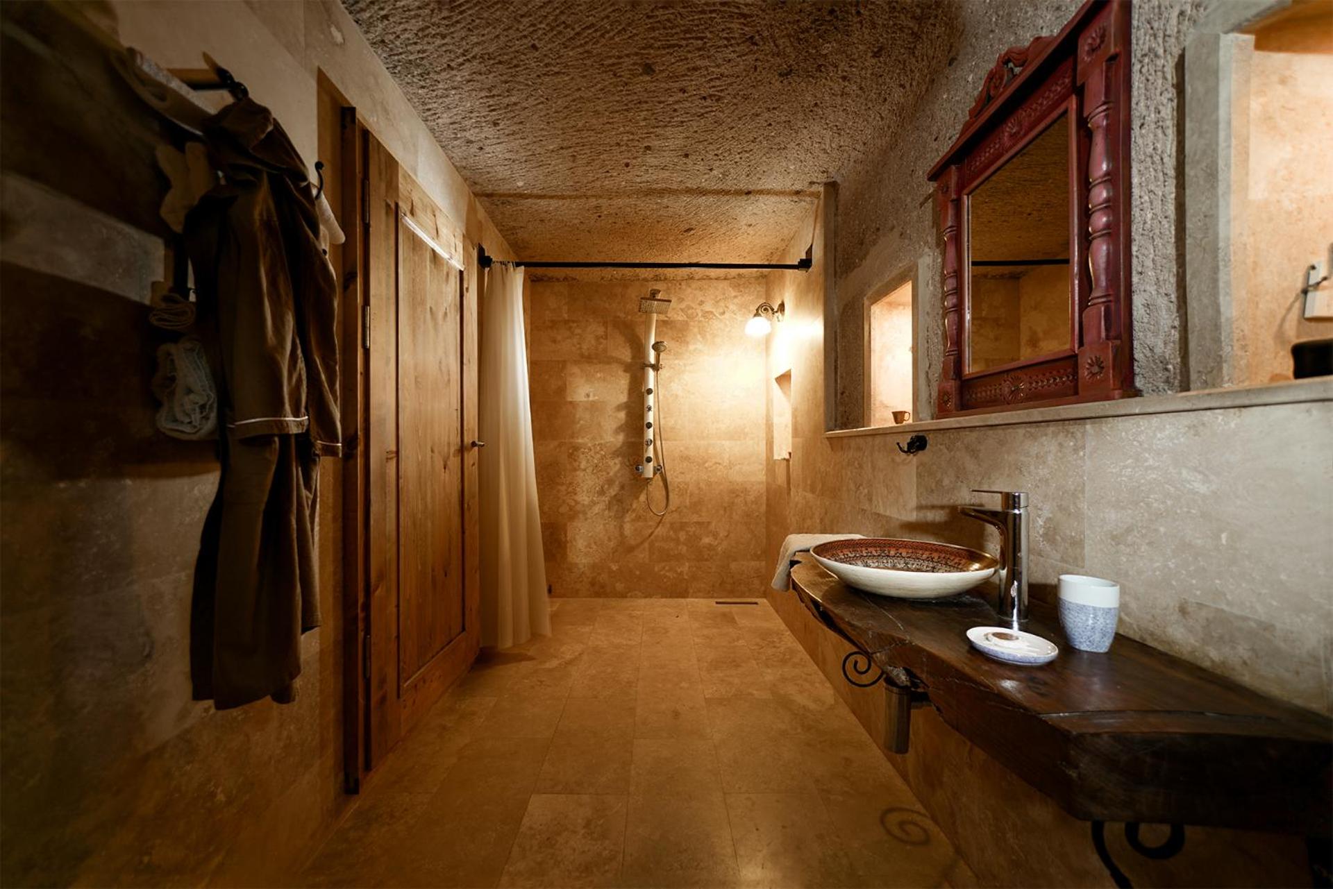 Double Room with Spa Bath - Photo 2