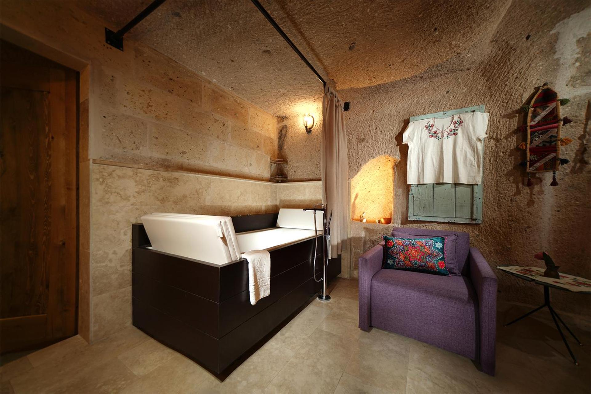 Double Room with Spa Bath - Photo 15