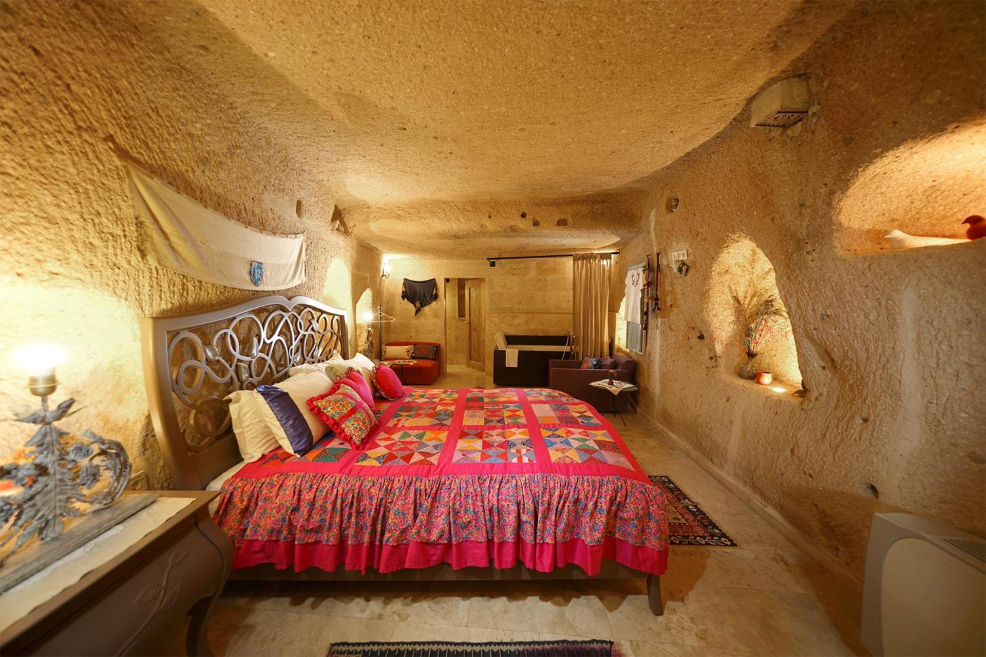 Double Room with Spa Bath - Photo 16