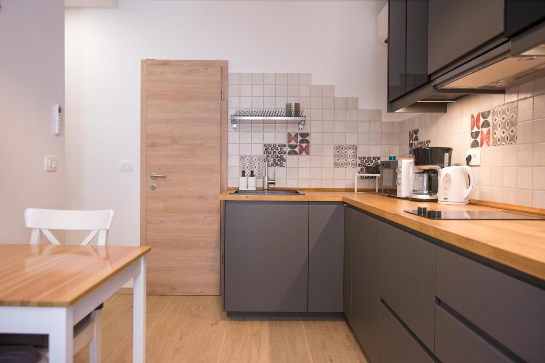 One-Bedroom Apartment - Photo 3